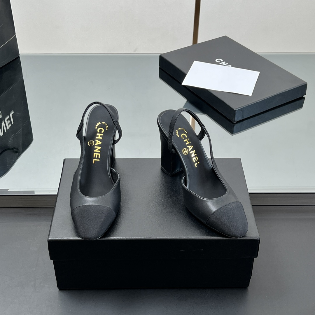 NO:233444,【Mainly recommended style】 Xiaoxiang Slingback classic series spliced ​​thick heel sandals single shoes. Fashionable classic sandals that all stars like. Simple and elegant, retro and intellectual. This pair can decorate your wardrobe all year round. The original counter is purchased and opened with mold, and the details are magnified and compared at will. Material is original customized fabric. Inner footbed sheepskin. Outsole original Italian leather outsole. Size35~39 (34, 40, 41, 42 customized, no return or exchange) Heel height is 2.5CM, 6.5cm, (9cm) The original counter top luxury full package, sandals, sandals, sheepskin, Leather soles19860909【主推款】 小香Slingback经典系列拼接粗跟凉鞋单鞋 全明星都喜欢的时尚经典凉鞋 简洁优雅、复古知性,这一双就能装扮一年四季你的衣橱 专柜原版购入开模,细节随意放大对比 材质原版定制面料 内里垫脚胎羊皮 大底原版意大利真皮大底 Size35～39（34、40、41、42定制不退换） 跟高2.5CM、6.5cm,（9cm的） 原版专柜顶级豪华全套包装,凉鞋,sandals,sheepskin,Leather soles,Women's Shoes