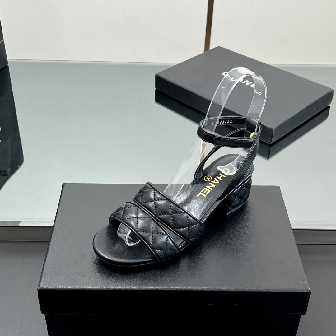 NO:233440,【】High quality!  Slippers HANEL Chanel 25 Spring and Summer New Diamond Heel High Heel Sandals A series of practical daily essential styles that can be matched at will to create a variety of styles. The diamond-shaped electric embroidered double straps are composed of shining luster at every angle, highlighting the feminine temperament. This series is now available for sale!  !  !  Imported sheepskin upper, imported sheepskin inner, sole Italian leather outsole, size 35-39 (40 and 41 customized, non-return and exchange) All equipped with genuine Italian packaging, slippers, sandals, chanel, sandals, slippers, sheepskin, Leather soles19860909【】 高品质！拖鞋HANEL香奈儿 25春夏新款 菱格 粗跟高跟凉拖鞋 一系列实穿的日常必备款式,可随心搭配,打造多样风格,菱格电绣双带构成,每一个角度都闪耀光泽,凸显女性柔美气质,本系列现已登陆发售！！！ 鞋面进口羊皮 内里进口羊皮 鞋底意大利真皮大底 码数35-39（40、41定制不退换） 均配意大利正品包装,拖鞋凉鞋,chanel,sandals,slippers,sheepskin,Leather soles,Women's Shoes