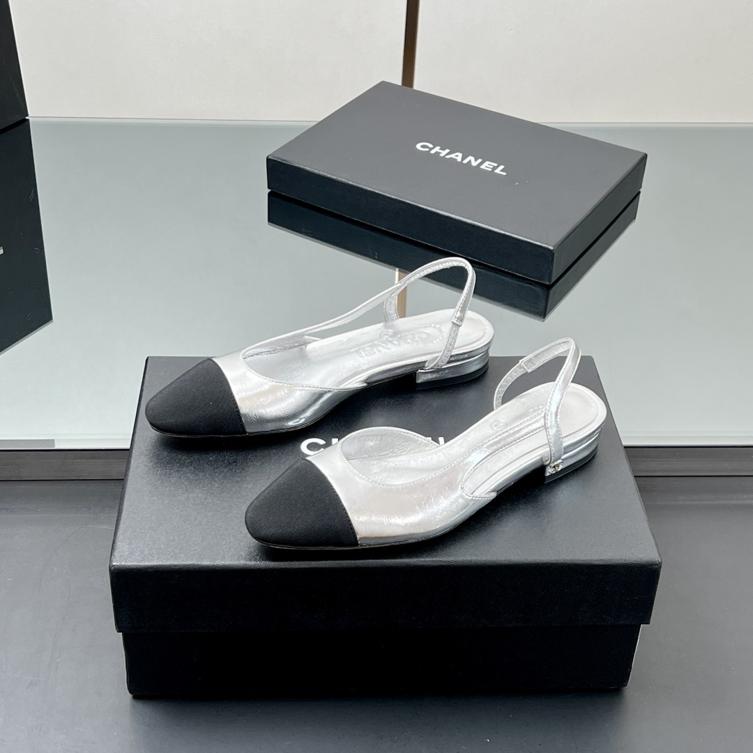 NO:722328,[Main recommendation] Xiaoxiang Slingback classic series spliced thick heel sandals. Fashionable classic sandals that are loved by all stars. Simple, elegant, retro and intellectual, this pair can dress up your wardrobe all year round. Purchase the original version from the counter to open the mold, and you can enlarge and compare the details at will. Material: original customized fabric, lining of foot-padded sheepskin. Outsole, original Italian leather outsole. Size 35~39 (34, 40, 41, 42 customized are not returnable)  Heel height 2.5CM, 6.5cm, (9cm) Original counter top luxury complete package, sandals, sandals, sheepskin, Leather soles19860909【主推款】 小香Slingback经典系列拼接粗跟凉鞋单鞋 全明星都喜欢的时尚经典凉鞋 简洁优雅、复古知性,这一双就能装扮一年四季你的衣橱 专柜原版购入开模,细节随意放大对比 材质原版定制面料 内里垫脚胎羊皮 大底原版意大利真皮大底 Size35～39（34、40、41、42定制不退换） 跟高2.5CM、6.5cm,（9cm的） 原版专柜顶级豪华全套包装,凉鞋,sandals,sheepskin,Leather soles,Women's Shoes