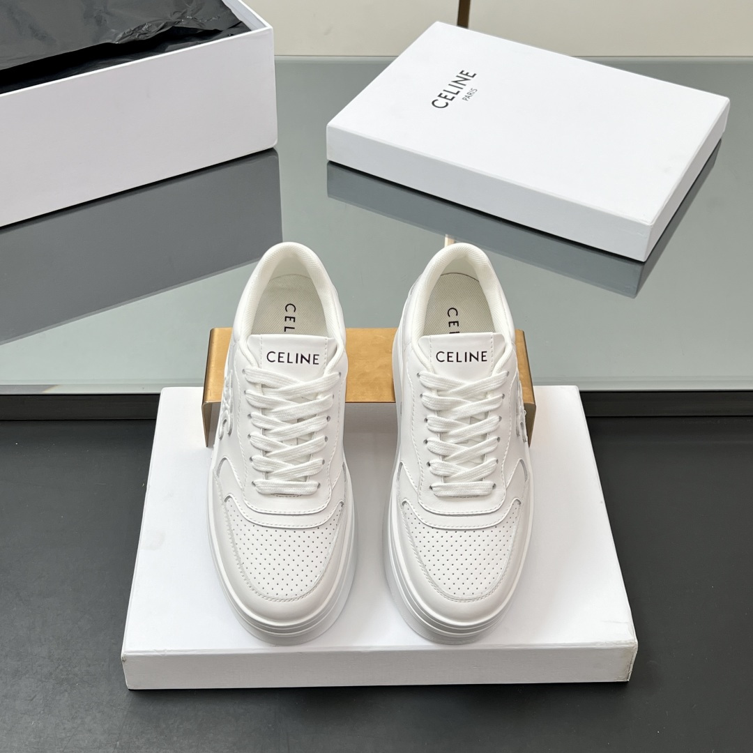 NO:239748,【High version】 Celine ~~~Arc de Triomphe thick sole women's white shoes, sports shoes, board shoes, casual shoes A pair of shoes full of street feel, the color-blocking design is very good, this shoe has its own unique design, the leather upper is very easy to manage, the LOGO on the side and heel makes him simple and uneven a pair of white shoes~~ The upper is calfskin, breathable mesh inside, 5cm thick sole... 35-40 positive size, casual shoes/sports shoes, celine, celine, sneakers, cowhide19860909【高版本】 Celine赛琳~~~凯旋门厚底女款小白鞋,运动鞋,板鞋,休闲鞋 充满街头感的一双鞋子,拼色设计非常赞,这款鞋有它自己独特的设计,皮革鞋面非常好打理,侧面与后跟的LOGO让他简单又不失调性的一双小白鞋~~ 鞋面小牛皮,内里透气网纱,5cm厚底…… 35—40正码,休闲鞋/运动鞋,celine,celine,sneakers,cowhide,Women's Shoes