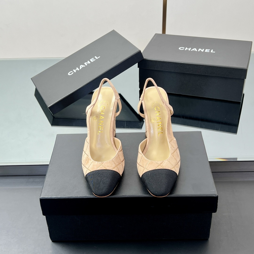 NO:386680,【Mainly recommended style】 Xiaoxiang Slingback classic series spliced ​​thick heel sandals single shoes. Fashionable classic sandals that all stars like. Simple and elegant, retro and intellectual. This pair can decorate your wardrobe all year round. The original counter is purchased and opened with mold, and the details are magnified and compared at will. Material is original customized fabric. Inner footbed sheepskin. Outsole original Italian leather outsole. Size35~39 (34, 40, 41, 42 customization is not returned or exchanged) Heel height is 9.5CM (can be made of 6.5cm, 2.5cm) The original counter top luxury full package, high heels, sheepskin, Leather soles19860909【主推款】 小香Slingback经典系列拼接粗跟凉鞋单鞋 全明星都喜欢的时尚经典凉鞋 简洁优雅、复古知性,这一双就能装扮一年四季你的衣橱 专柜原版购入开模,细节随意放大对比 材质原版定制面料 内里垫脚胎羊皮 大底原版意大利真皮大底 Size35～39（34、40、41、42定制不退换） 跟高9.5CM（可以做6.5cm,2.5cm） 原版专柜顶级豪华全套包装,高跟鞋凉鞋,sandals,high heels,sheepskin,Leather soles,Women's Shoes