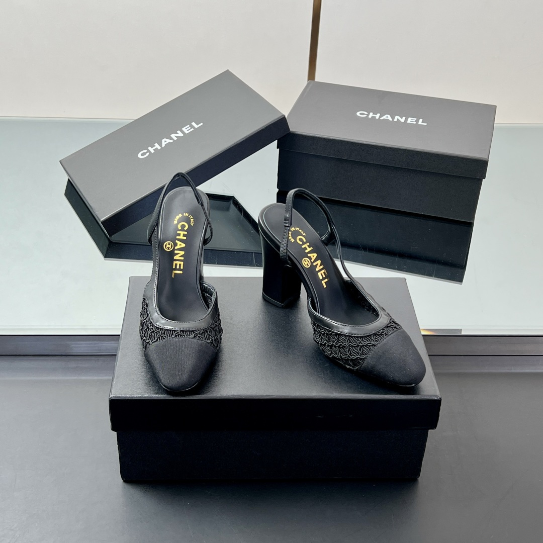 NO:386709,【Mainly recommended style】 Xiaoxiang Slingback classic series spliced ​​thick heel sandals single shoes. Fashionable classic sandals that all stars like. Simple and elegant, retro and intellectual. This pair can decorate your wardrobe all year round. The original counter is purchased and opened with mold, and the details are magnified and compared at will. Material is original customized fabric. Inner footbed sheepskin. Outsole original Italian leather outsole. Size35~39 (34, 40, 41, 42 customization is not returned or exchanged) Heel height is 9.5CM (can be made of 6.5cm, 2.5cm) The original counter top luxury full package, high heels, sheepskin, Leather soles19860909【主推款】 小香Slingback经典系列拼接粗跟凉鞋单鞋 全明星都喜欢的时尚经典凉鞋 简洁优雅、复古知性,这一双就能装扮一年四季你的衣橱 专柜原版购入开模,细节随意放大对比 材质原版定制面料 内里垫脚胎羊皮 大底原版意大利真皮大底 Size35～39（34、40、41、42定制不退换） 跟高9.5CM（可以做6.5cm,2.5cm） 原版专柜顶级豪华全套包装,高跟鞋凉鞋,sandals,high heels,sheepskin,Leather soles,Women's Shoes