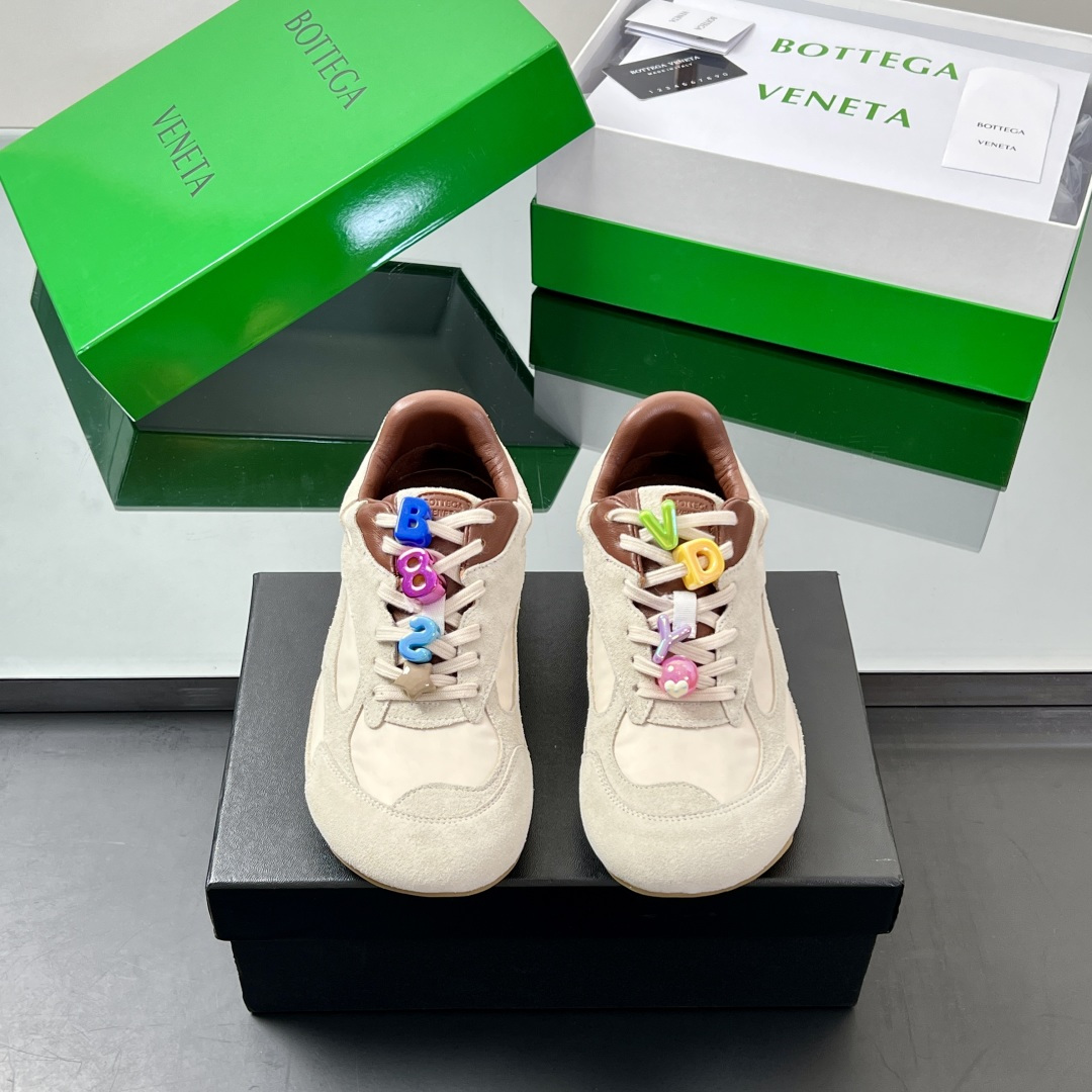 NO:386646,【With DIY buckle】 (Don’t DIY buckle 10 less) Correct high-end version Liu Wen’s Bottega Veneta new sneakers love Baodijia Orbit Fash series couple sneakers Retro casual sneakers Inner height 3cm# Casual sneakers BV Orbit sneakers Inspired by the retro style of the 1990s, the upper is made of mesh fabric, which reflects the brand’s iconic intrecciato braiding elements, showing a delicate and wardrobe design. Made of lightweight technology fabrics, suede and mesh, low-top lace-up design, casual and comfortable, and fine sculpting. Sizes for women 35-40; men 39-44, casual shoes/sports shoes, bottega veneta, bottega veneta, bottega veneta, bottega veneta, bottega veneta, bottega veneta, bottega veneta, bottega veneta, bottega veneta, bottega veneta, bottega veneta, bottega veneta, bottega veneta, bottega veneta, bottega veneta, bottega veneta, bottega veneta, bottega veneta, bottega veneta, bottega veneta, bottega veneta, bottega veneta, bottega veneta, bottega veneta, bottega veneta, bottega veneta, bottega veneta, bottega veneta, bottega veneta, bottega veneta, bottega veneta, bottega veneta, bottega veneta, bottega veneta, bottega veneta, bottega veneta, bottega veneta, bottega veneta, bottega19860909【配DIY饰扣】（不要DIY扣少10） 正确高版本 刘雯同款Bottega Veneta新款运动鞋爱了葆蝶家 Orbit Fash 系列情侣款运动鞋 复古休闲运动鞋 内增高3cm#休闲运动鞋 BV Orbit运动鞋 以90年代复古风格为灵感,鞋面选用网纱面料,呼 应品牌标志性intrecciato编织元素,展现出精致前 卫的设计风格.采用轻质科技面料、绒面革和网布 制成,低帮系带的设计,休闲舒适又不乏造型设计 的精细雕琢. 尺码女码35-40；男39-44,休闲鞋/运动鞋,bottega veneta,bottega veneta,bottega veneta,sneakers,Women's Shoes