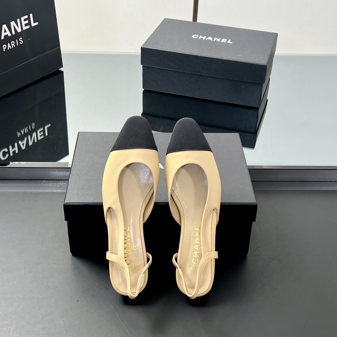 NO:722404,[Main recommendation] Xiaoxiang Slingback classic series spliced thick heel sandals. Fashionable classic sandals that are loved by all stars. Simple, elegant, retro and intellectual, this pair can dress up your wardrobe all year round. Purchase the original version from the counter to open the mold, and you can enlarge and compare the details at will. Material: original customized fabric, lining of foot-padded sheepskin. Outsole, original Italian leather outsole. Size 35~39 (34, 40, 41, 42 customized are not returnable)  Heel height 2.5CM, 6.5cm, (9cm) Original counter top luxury complete package, sandals, sandals, sheepskin, Leather soles19860909【主推款】 小香Slingback经典系列拼接粗跟凉鞋单鞋 全明星都喜欢的时尚经典凉鞋 简洁优雅、复古知性,这一双就能装扮一年四季你的衣橱 专柜原版购入开模,细节随意放大对比 材质原版定制面料 内里垫脚胎羊皮 大底原版意大利真皮大底 Size35～39（34、40、41、42定制不退换） 跟高2.5CM、6.5cm,（9cm的） 原版专柜顶级豪华全套包装,凉鞋,sandals,sheepskin,Leather soles,Women's Shoes