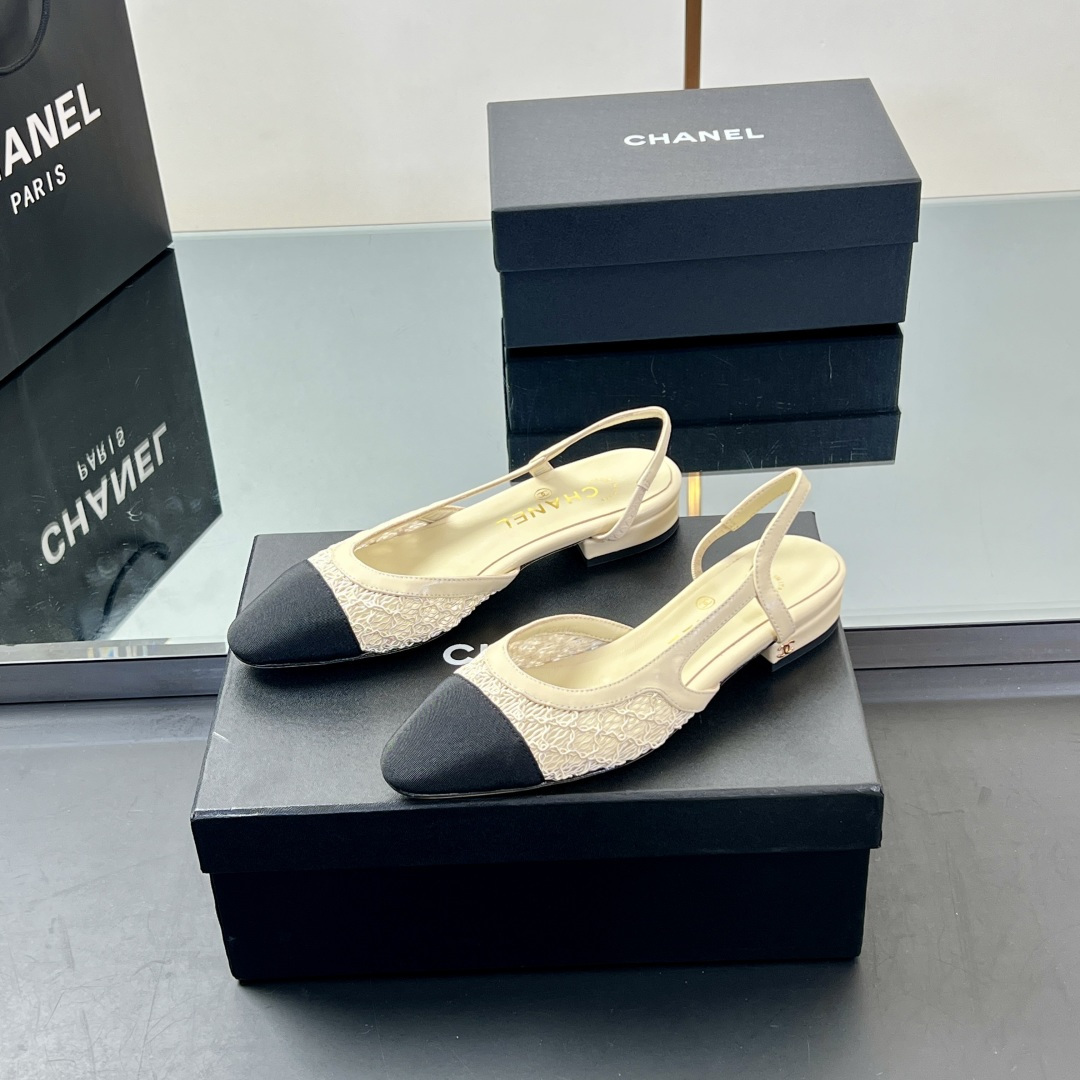 NO:722294,[Main recommendation] Xiaoxiang Slingback classic series spliced thick heel sandals. Fashionable classic sandals that are loved by all stars. Simple, elegant, retro and intellectual, this pair can dress up your wardrobe all year round. Purchase the original version from the counter to open the mold, and you can enlarge and compare the details at will. Material: original customized fabric, lining of foot-padded sheepskin. Outsole, original Italian leather outsole. Size 35~39 (34, 40, 41, 42 customized are not returnable)  Heel height 2.4CM (can be made into 6.5cm, 9.5cm) Original counter top luxury complete package, sandals, sandals, sheepskin, Leather soles19860909【主推款】 小香Slingback经典系列拼接粗跟凉鞋单鞋 全明星都喜欢的时尚经典凉鞋 简洁优雅、复古知性,这一双就能装扮一年四季你的衣橱 专柜原版购入开模,细节随意放大对比 材质原版定制面料 内里垫脚胎羊皮 大底原版意大利真皮大底 Size35～39（34、40、41、42定制不退换） 跟高2.4CM（可以做6.5cm,9.5cm） 原版专柜顶级豪华全套包装,凉鞋,sandals,sheepskin,Leather soles,Women's Shoes