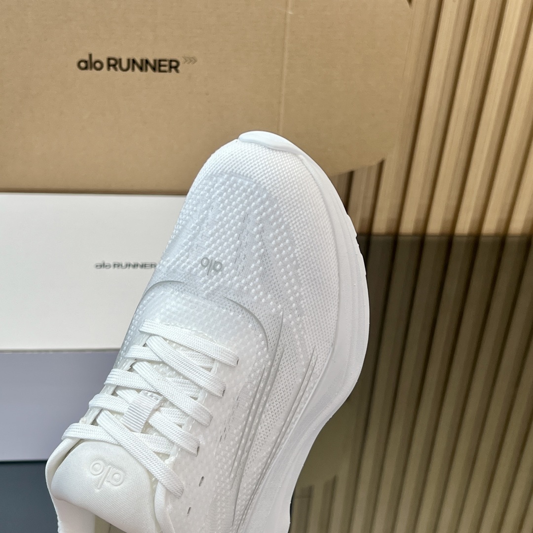 Alo Runner Series: Stylish Jogging Shoes with Enhanced Stability and Comfort - 图片 7