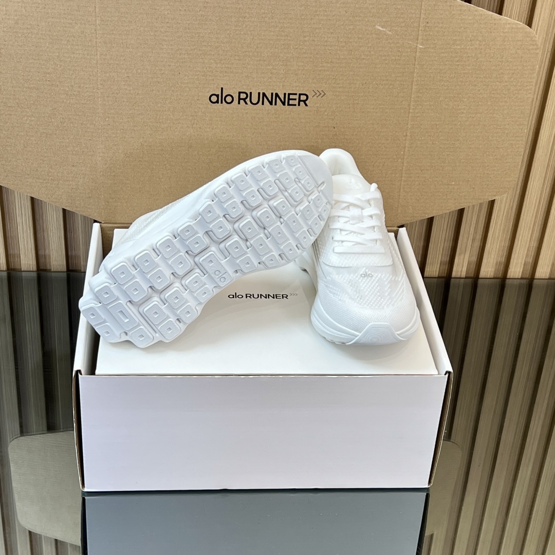 Alo Runner Series: Stylish Jogging Shoes with Enhanced Stability and Comfort - 图片 8