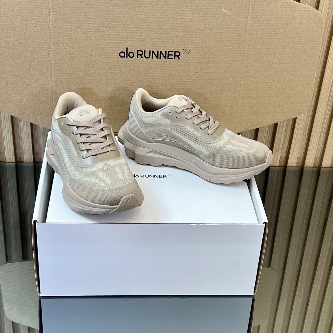 Alo Runner Series: Stylish, Comfortable Jogging Shoes with Eco-Friendly Design - 图片 5