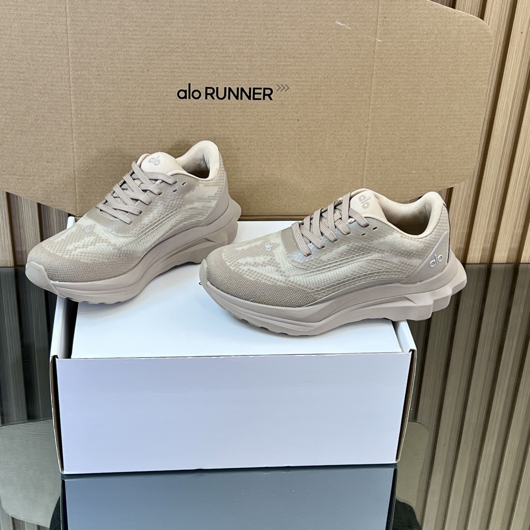 Alo Runner Series: Stylish, Comfortable Jogging Shoes with Eco-Friendly Design - 图片 2