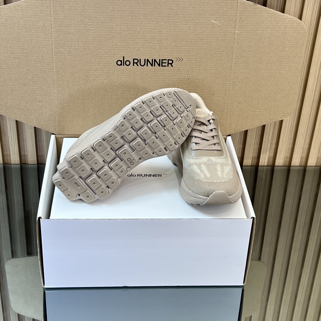 Alo Runner Series: Stylish, Comfortable Jogging Shoes with Eco-Friendly Design - 图片 6