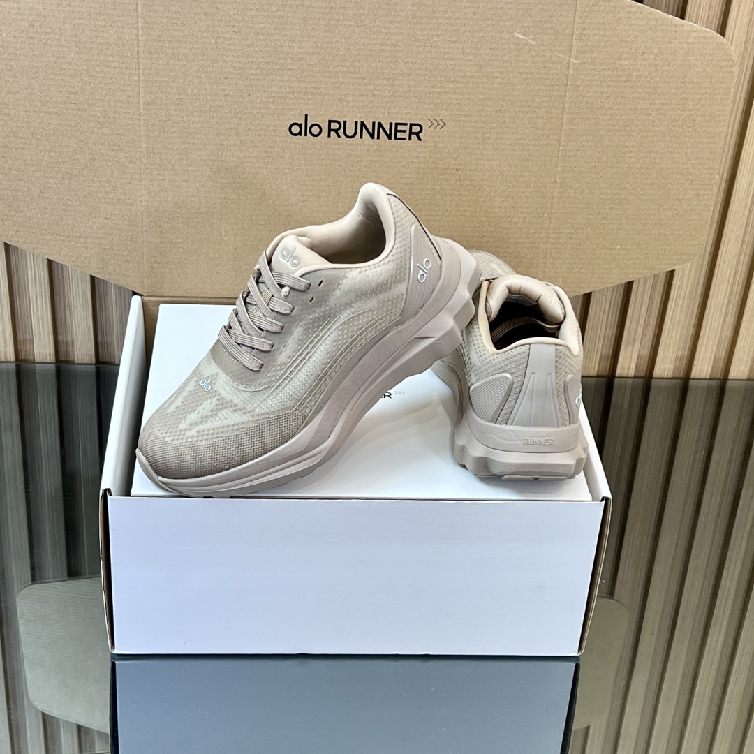 Alo Runner Series: Stylish, Comfortable Jogging Shoes with Eco-Friendly Design - 图片 1
