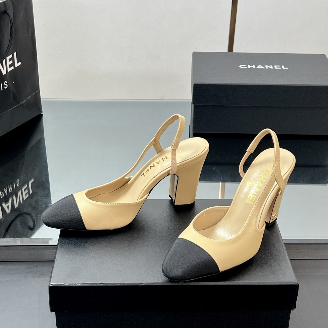 NO:647261,[High version] (Real shot for large orders) Xiaoxiang Slingback classic series spliced thick heel sandals. Fashionable classic sandals loved by all stars. Simple, elegant, retro and intellectual, this pair can dress up your wardrobe all year round. The original version is purchased from the counter to open the mold, and the details can be enlarged and compared at will. Material Upper special mixed sheepskin splicing twill weave Lining foot padded sheepskin outsole Original Italian leather outsole Size 35~39 (40-43 customization is not returnable)  Original counter top luxury complete package, sandals, sandals, sheepskin, Leather soles19860909【高版本】（订单大货实拍） 小香Slingback经典系列拼接粗跟凉鞋单鞋 全明星都喜欢的时尚经典凉鞋 简洁优雅、复古知性,这一双就能装扮一年四季你的衣橱 专柜原版购入开模,细节随意放大对比 材质鞋面特殊混种羊皮拼接斜纹织布 内里垫脚胎羊皮 大底原版意大利真皮大底 Size35～39（40-43定制不退换） 原版专柜顶级豪华全套包装,凉鞋,sandals,sheepskin,Leather soles,Women's Shoes