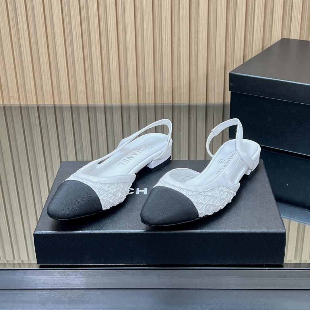 NO:647274,[Main Recommendation] (actual photos taken before ordering and shipping) Xiaoxiang Slingback classic series spliced thick heel sandals. Fashionable classic sandals that all stars like. Simple, elegant, retro and intellectual, this pair can decorate your wardrobe all year round. The original version is purchased from the counter to open the mold, and the details can be enlarged and compared at will. The material is original customized fabric. Lining is sheepskin. Outsole is original Italian leather outsole. Size35~39 (34, 40, 41, 42 customized are not returnable)  Heel height 2.5CM (can be made into 6.5cm, 9cm) Original counter top luxury complete package, sandals, sandals, sheepskin, Leather soles19860909【主推款】（客订发货前实拍） 小香Slingback经典系列拼接粗跟凉鞋单鞋 全明星都喜欢的时尚经典凉鞋 简洁优雅、复古知性,这一双就能装扮一年四季你的衣橱 专柜原版购入开模,细节随意放大对比 材质原版定制面料 内里垫脚胎羊皮 大底原版意大利真皮大底 Size35～39（34、40、41、42定制不退换） 跟高2.5CM（可以做6.5cm,9cm） 原版专柜顶级豪华全套包装,凉鞋,sandals,sheepskin,Leather soles,Women's Shoes