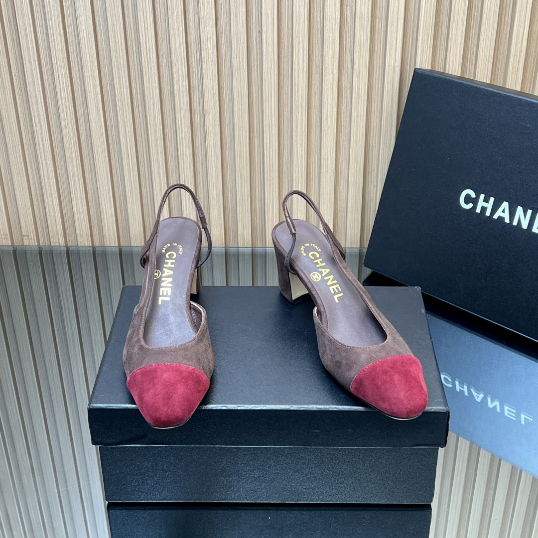 NO:647277,[Higher version] (Real photos of large orders) Latest official website colors!  Xiaoxiang Slingback classic series spliced thick heel sandals. Fashionable classic sandals that are loved by all stars. Simple, elegant, retro and intellectual, this pair can dress up your wardrobe all year round. Purchase the original version from the counter to open the mold, and you can enlarge and compare the details at will. Material: Original custom fabric. Lining, sheepskin. Outsole. Original Italian leather outsole. Size 35~39 (40-43 customized, non-returnable)  Original counter top luxury complete package, sandals, sandals, sheepskin, Leather soles19860909【高版本】（订单大货实拍） 最新官网颜色！小香Slingback经典系列拼接粗跟凉鞋单鞋 全明星都喜欢的时尚经典凉鞋 简洁优雅、复古知性,这一双就能装扮一年四季你的衣橱 专柜原版购入开模,细节随意放大对比 材质原版定制面料 内里垫脚胎羊皮 大底原版意大利真皮大底 Size35～39（40-43定制不退换） 原版专柜顶级豪华全套包装,凉鞋,sandals,sheepskin,Leather soles,Women's Shoes