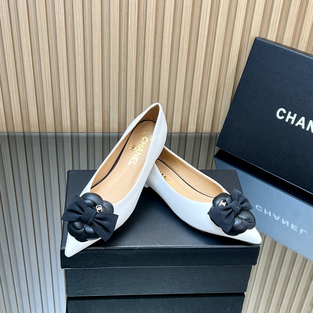 “Chanel 25ss Collection: Elegant, Sophisticated Shoes with Custom Cattle Skin Design for Comfort and Style” - 图片 1