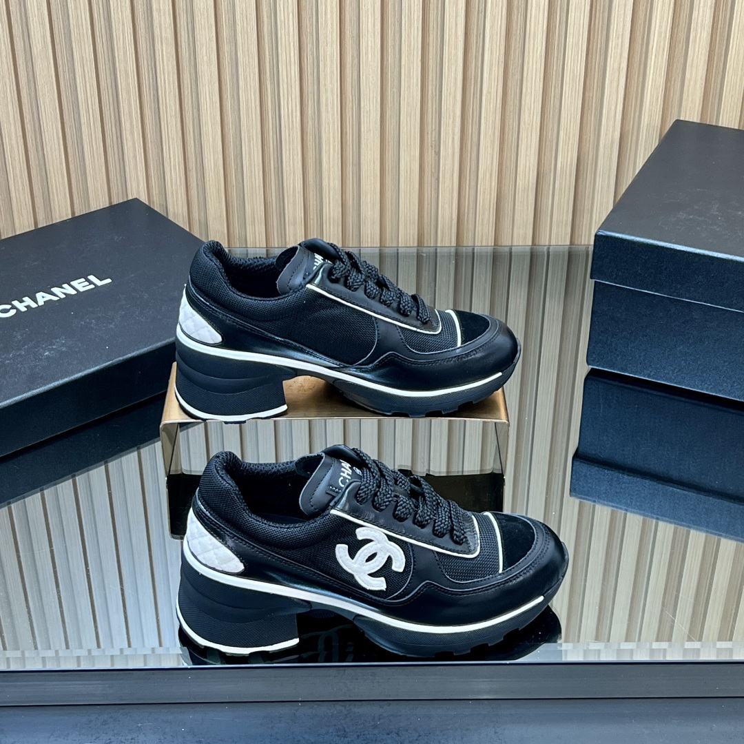 NO:564778,[Top Version] Popular model Chanel 25k autumn and winter new high-heeled color-blocked casual sports shoes. Weird, ugly, and cute. Out of stock at counters. Major bloggers recommend this style on social days. This season’s new style is simply eye-opening. The feet are delicate and smart, and it looks great. It has a casual casual sports style, cool and natural, and interprets Chanel’s fashionable femininity. The overall customization makes all sports models on the market at that time obsolete. This series is now available for sale!  Upper made of custom-made sheepskin mesh, lining breathable mesh outsole, original custom molded TPU combination outsole, original full set of molds, women's model 35-39 (customized for 40), casual shoes/sports shoes, chanel, chanel, sneakers, sheepskin19860909【顶级版本】 火爆款 Chanl 香奈儿25k秋冬新款高跟拼色休闲运动鞋 奇奇怪怪 丑萌丑萌 专柜断货王 各大博主社交日推款,这季新款简直闭眼入,上脚秀气灵动狂好看,率性的休闲运动风,飒爽又自然,演绎香奈儿的时髦女性气质,整体定制令当时市面上的所有运动款变得过时,本系列现已登陆发售！ 鞋面 采用定制进羊皮定制网布 内里 透气网布 大底 原版定制开模TPU组合大底 原版全套开模 女款35-39(40定做),休闲鞋/运动鞋,chanel,chanel,sneakers,sheepskin,Women's Shoes