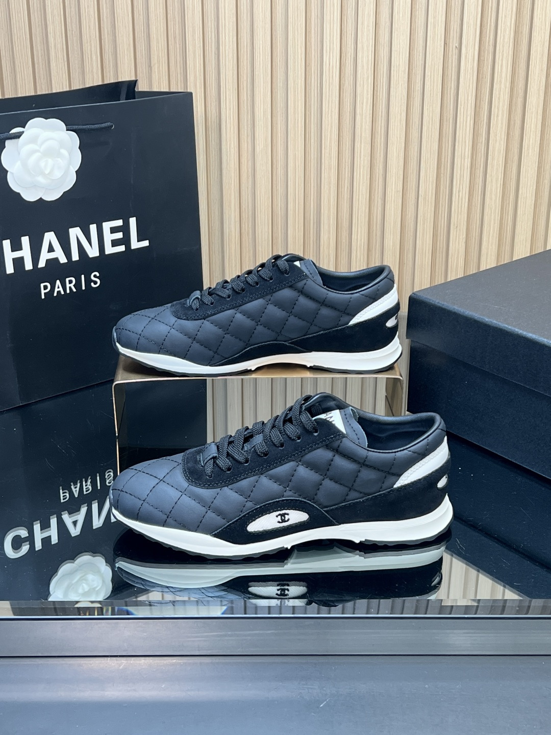 NO:747447,[Purchase Level] (Best Quality) CHANEL 25a Spring and Summer Sports Series The top out-of-stock model in spring and summer, a classic hit, my true love, it’s out of stock everywhere in the counters and it’s hard to buy even if you have money. A must-have for every major blogger, the classic is super versatile and can be worn casually. It’s now on sale!  Purchased two pairs of originals at a high price, carefully manufactured in a one-to-one mold, a complete set of molds for uppers and outsole accessories, original custom-made metallic calfskin for uppers, air-pressure technology for original molded leather, three-dimensional and smooth uppers, original molded multi-layer combination outsole, size 35-40 (41 custom-made, non-refundable), casual shoes/sports shoes, chanel, sneakers, cowhide19860909【代购级别】（最好品质） CHANEL 25a春夏运动系列 春夏顶级断货王,经典大爆款,我的真爱吖,专柜哪哪都断货有钱都很难买到系列,各大博主人手必备,经典超百搭,随意穿搭拿捏的稳稳的,现已登陆发售！ 高价购入两对原版 一比一开模精心制造 鞋面大底配件全套开模 鞋面原版定制金属小牛皮 原版开模皮料空压工艺 鞋面立体流畅 原版开模多层组合大底 码数35-40（41定做不退换）,休闲鞋/运动鞋,chanel,sneakers,cowhide,Women's Shoes
