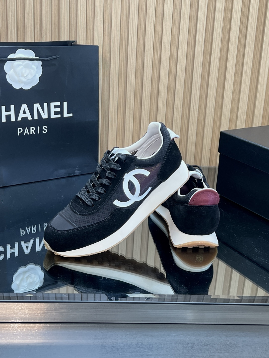 NO:747442,【】 Correct high version!  Chanel's 2026 spring and summer new high-heeled color-blocked casual sports shoes. Out of stock at counters. Major bloggers recommend the new styles on social days. This season's new models are simply eye-catching. The upper feet are delicate and smart, and they are very good-looking. The casual casual sports style is cool and natural, interpreting Chanel's fashionable femininity. The overall customization makes all sports models on the market obsolete. This series is now available for sale!  Upper fabric and suede-effect calfskin lining Sheepskin/breathable mesh outsole Technology lightweight combination outsole (original mold opening) Women's model 35-40 (customized for 40, 41), casual shoes/sports shoes, chanel, chanel, sneakers, cowhide, sheepskin, chamois leather19860909【】 正确高版本！ Chanl 香奈儿2026春夏新款新款高跟拼色休闲运动鞋.专柜断货王 各大博主社交日推款,这季新款简直闭眼入,上脚秀气灵动狂好看,率性的休闲运动风,飒爽又自然,演绎香奈儿的时髦女性气质,整体定制令当时市面上的所有运动款变得过时,本系列现已登陆发售！ 鞋面面料与麂皮效果小牛皮 内里 羊皮/透气网布 大底 科技轻盈组合大底（原版开模） 女款35-40(40、41定做),休闲鞋/运动鞋,chanel,chanel,sneakers,cowhide,sheepskin,chamois leather,Women's Shoes