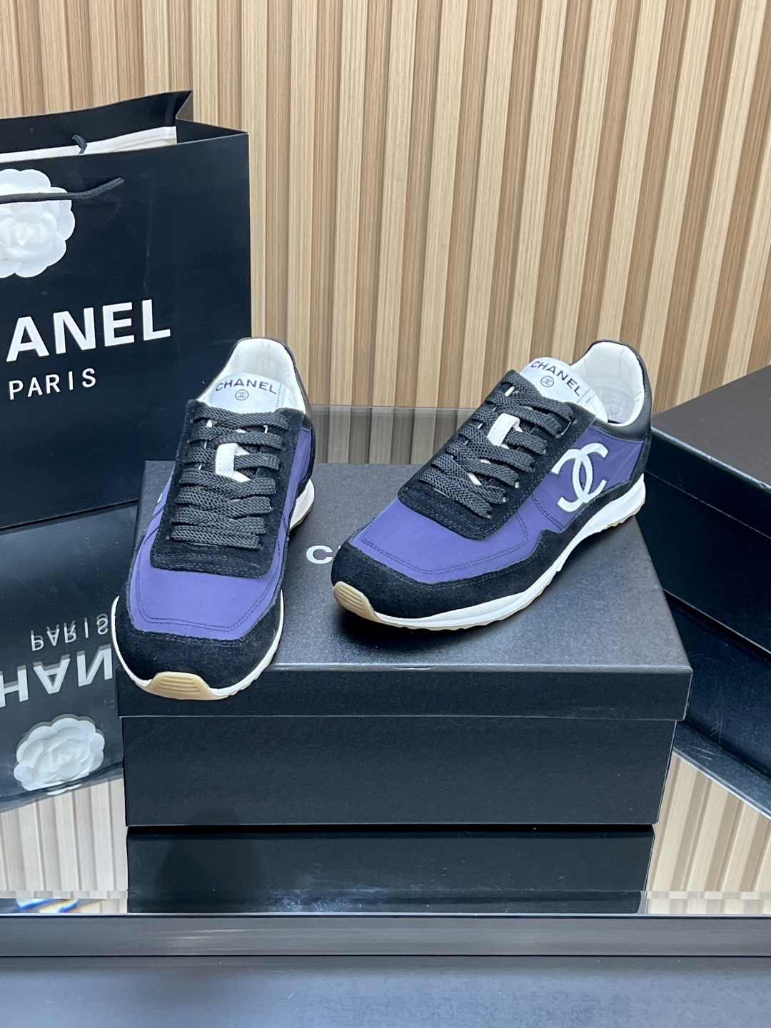 NO:747453,[Running model] Chane* 26ss early spring new sneakers, retro moral training shoes, sneakers, casual shoes. Chanel’s new sneakers are so good at early spring!  The white moonlight/contrast color styles are all available, making them look elegant and easy to match for daily outings~｜A win-win situation for appearance and comfort 1. In early spring, the shoe cabinet is refreshed with Chanel sneakers, which are both beautiful and comfortable!  2. Unboxing of Chanel’s new models｜Each pair is aesthetically pleasing, a must-have for going out in early spring~ 3. The joy of double C’s blessing!  This set of sneakers is noble and versatile!  4. To live up to the good times of early spring, Chanel sneakers are arranged!  5. Shoe control ecstasy!  Chanel's new model, you can buy it with your eyes closed~ Nubuck leather/cloth upper, sheepskin lining, raw rubber outsole, increased by 2.5cm, Size 35-39 (customized sizes 40 and 41 are non-refundable), casual shoes/sports shoes, chanel, chanel, sneakers, cowhide, sheepskin19860909【跑量款】 Chane* 26ss早春新款球鞋复古德训鞋运动鞋休闲鞋 香奈儿新款运动鞋太懂早春了！白月光/撞色款全拿捏,日常出街显贵又好搭～｜颜值与舒适双赢 1. 早春鞋柜焕新Chanel运动鞋,颜值舒适度双在线！ 2. 香奈儿新款开箱｜每一双都长在审美上,早春出街必备～ 3. 双C加持的快乐！这组运动鞋,显贵又百搭！ 4. 不负早春好时光,Chanel运动鞋安排上！ 5. 鞋控狂喜！香奈儿新款,闭眼入不亏～ 鞋面磨砂牛皮/布 内里羊皮 鞋底生胶大底 增高2.5cm Size35-39码（40、41码定制不退换）,休闲鞋/运动鞋,chanel,chanel,sneakers,cowhide,sheepskin,Women's Shoes