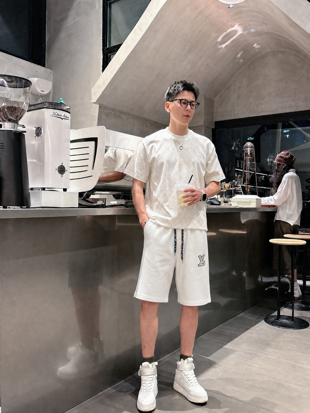 ·  LV 2026春夏新款男士休闲宽松短裤 五分裤 高端货简洁时尚大方定制原版进口面料简洁利落又清爽品质做工细节精美简