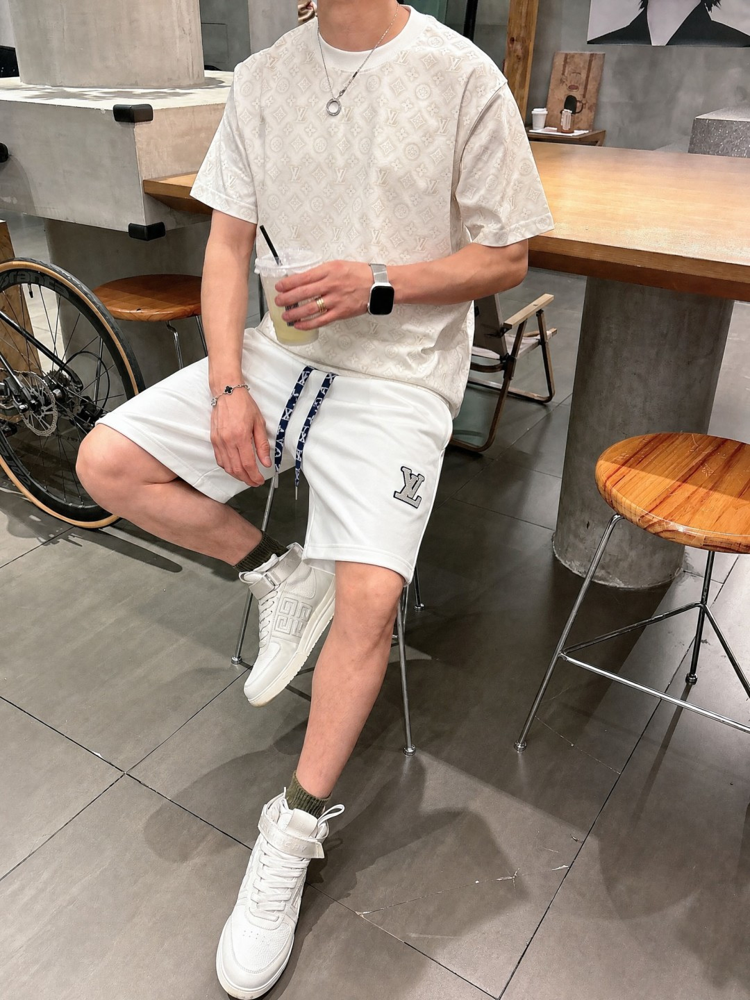 ·  LV 2026春夏新款男士休闲宽松短裤 五分裤 高端货简洁时尚大方定制原版进口面料简洁利落又清爽品质做工细节精美简