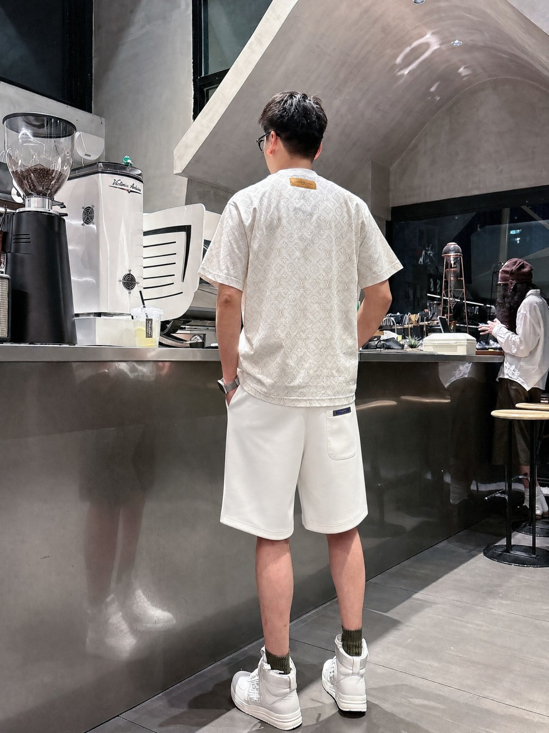 ·  LV 2026春夏新款男士休闲宽松短裤 五分裤 高端货简洁时尚大方定制原版进口面料简洁利落又清爽品质做工细节精美简