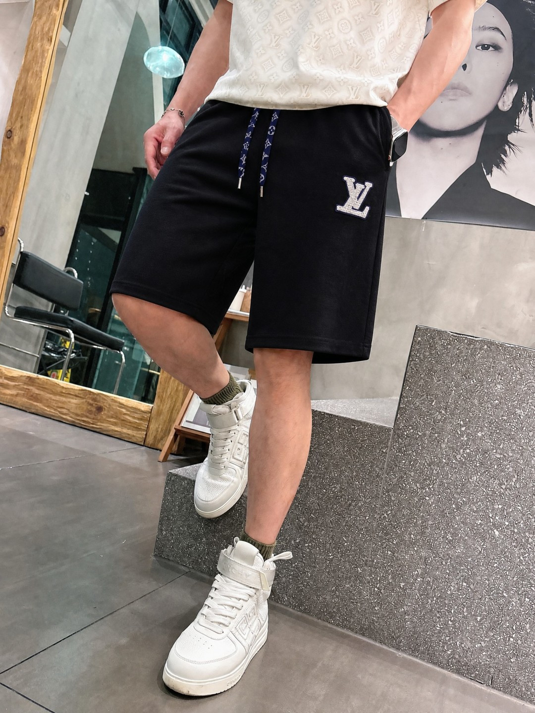 ·  LV 2026春夏新款男士休闲宽松短裤 五分裤 高端货简洁时尚大方定制原版进口面料简洁利落又清爽品质做工细节精美简