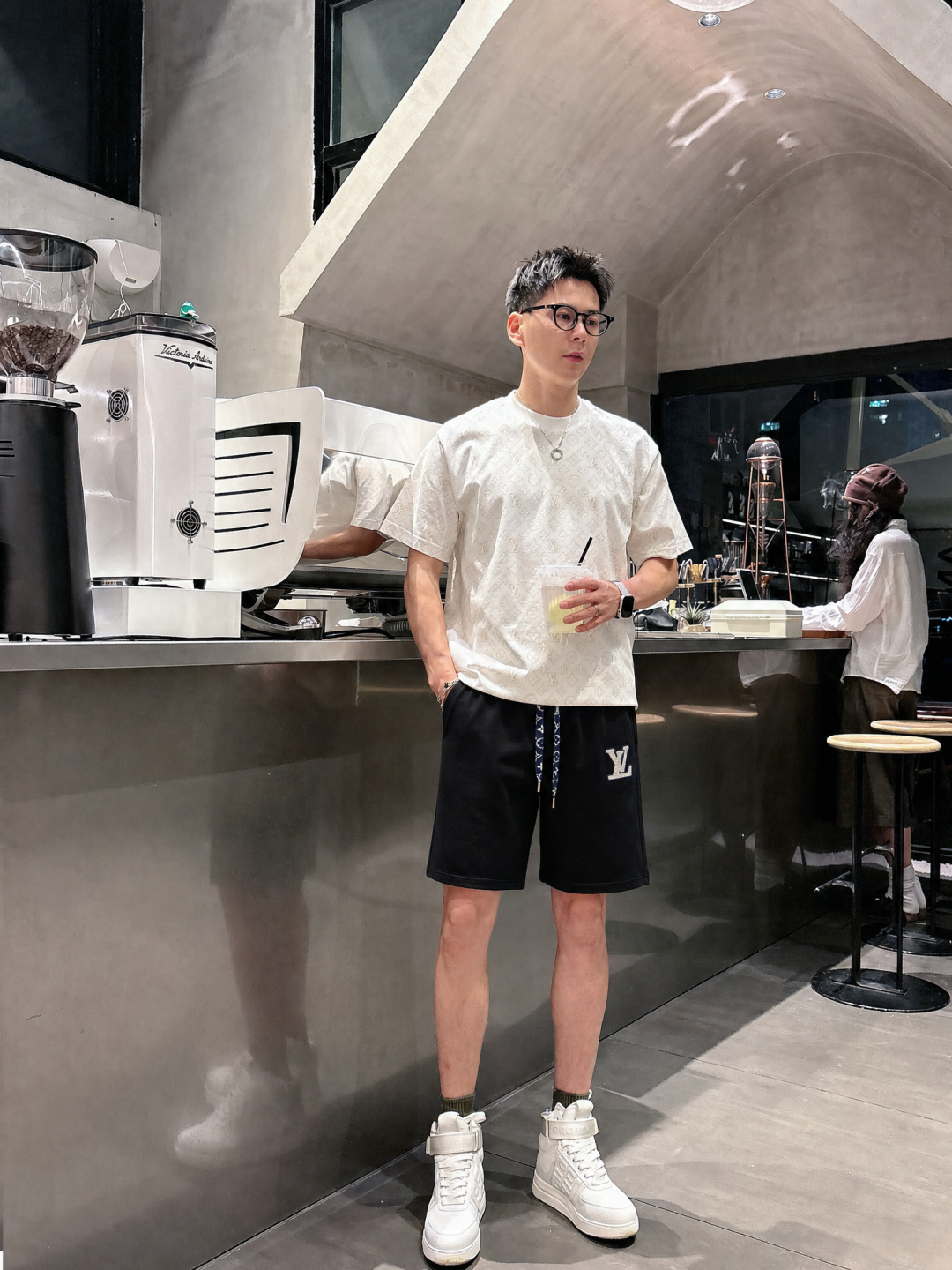 ·  LV 2026春夏新款男士休闲宽松短裤 五分裤 高端货简洁时尚大方定制原版进口面料简洁利落又清爽品质做工细节精美简