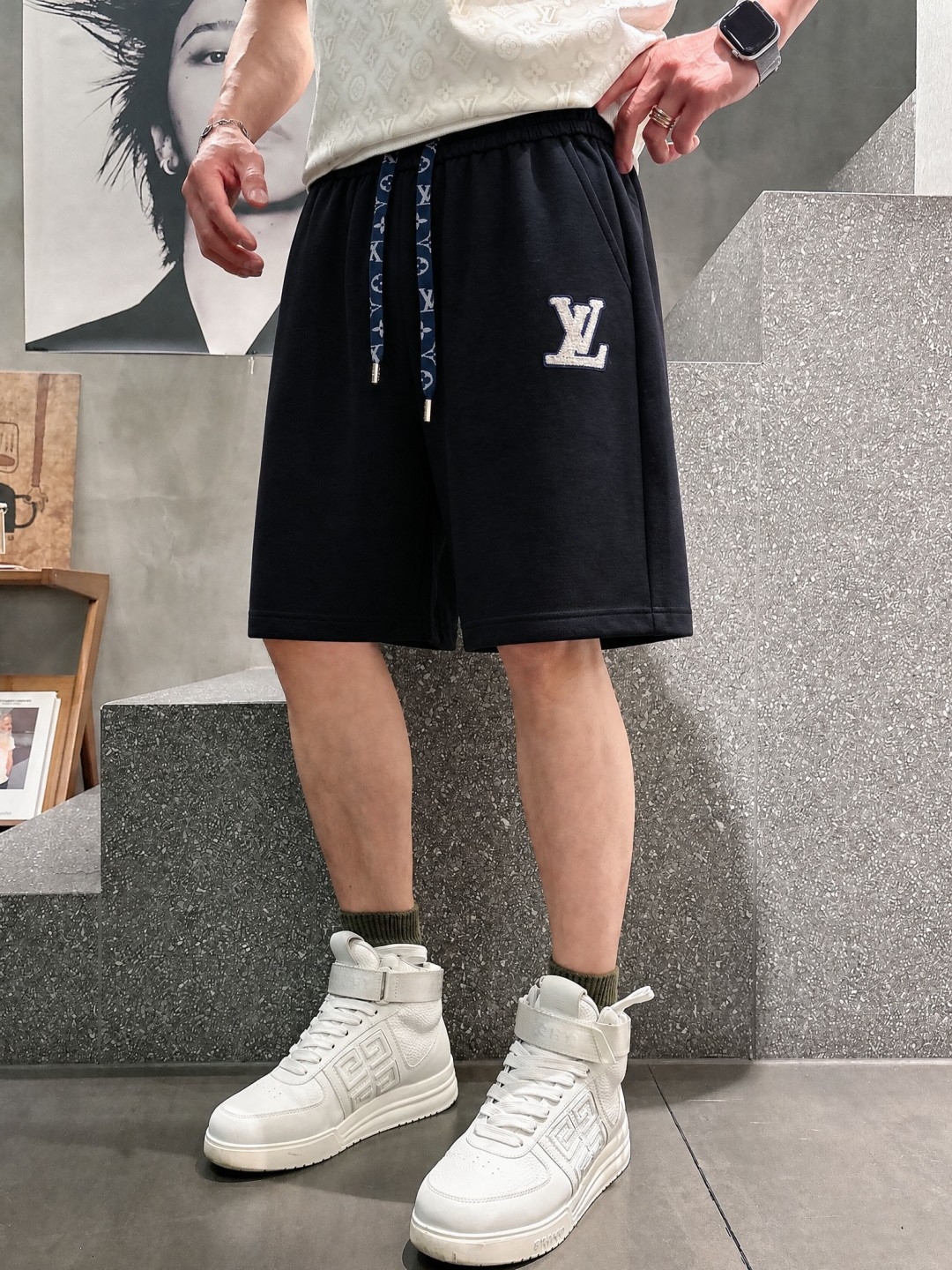 ·  LV 2026春夏新款男士休闲宽松短裤 五分裤 高端货简洁时尚大方定制原版进口面料简洁利落又清爽品质做工细节精美简