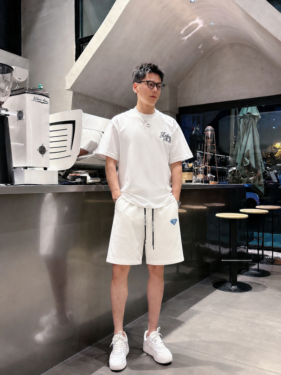 NO:849545,Prada 2026 spring and summer new men's casual loose shorts, three-quarter pants, high-end goods, simple, fashionable and generous, customized original imported fabrics, simple and refreshing, high-quality workmanship details, exquisite, simple and generous, versatile style, elegant and handsome upper body, brand new sense of sight!  The appearance is incomparable, the details are in place, and the upper body is not picky!  Size M-3XL,,prada,shorts,19860909普拉达 2026春夏新款男士休闲宽松短裤 五分裤 高端货简洁时尚大方定制原版进口面料简洁利落又清爽品质做工细节精美简约大方百搭款 上身优雅帅气,焕然一新的即视感！品相无敌,细节都很到位,上身不挑人！ 码数M-3XL,,prada,shorts,,Men's clothing