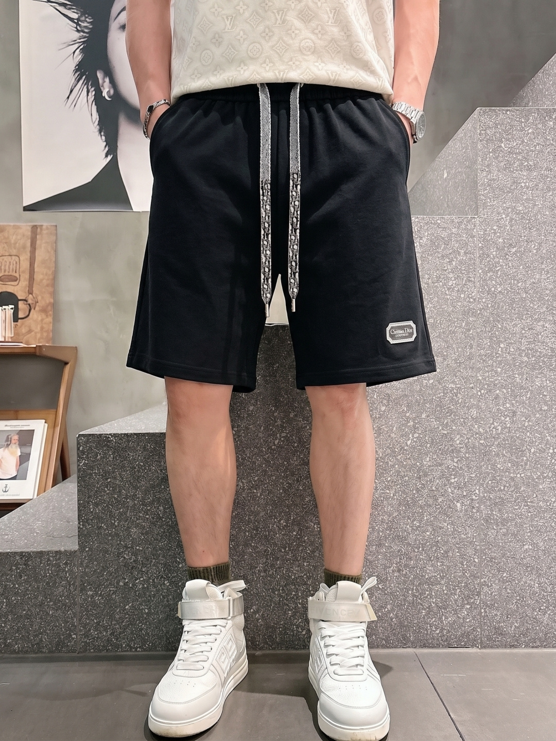 .  迪奥 2026春夏新款男士休闲宽松短裤 五分裤 高端货简洁时尚大方定制原版进口面料简洁利落又清爽品质做工细节精美简