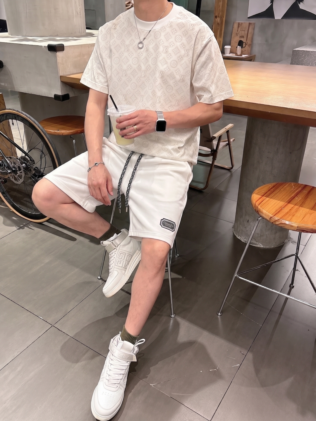 .  迪奥 2026春夏新款男士休闲宽松短裤 五分裤 高端货简洁时尚大方定制原版进口面料简洁利落又清爽品质做工细节精美简