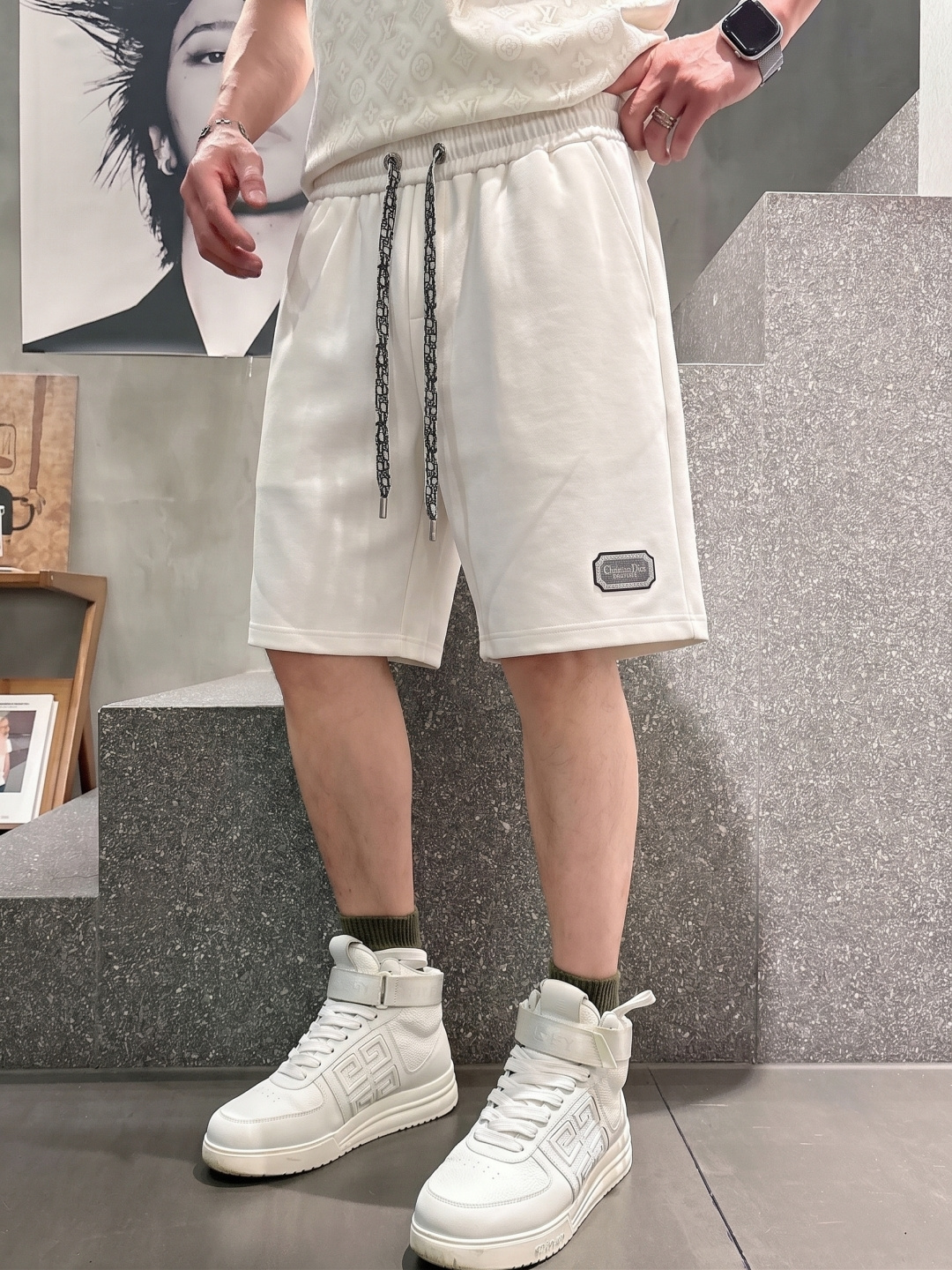 .  迪奥 2026春夏新款男士休闲宽松短裤 五分裤 高端货简洁时尚大方定制原版进口面料简洁利落又清爽品质做工细节精美简