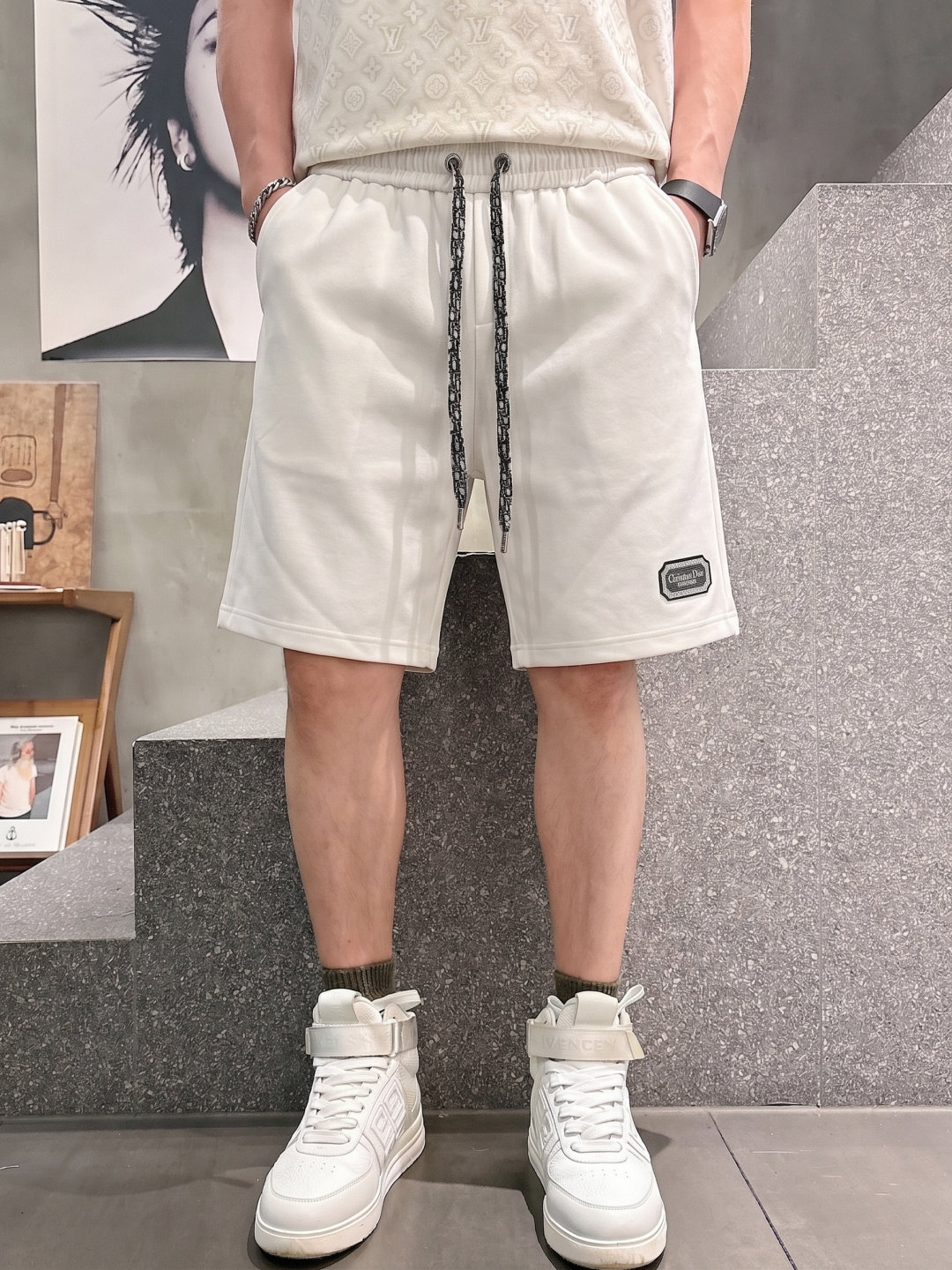 .  迪奥 2026春夏新款男士休闲宽松短裤 五分裤 高端货简洁时尚大方定制原版进口面料简洁利落又清爽品质做工细节精美简
