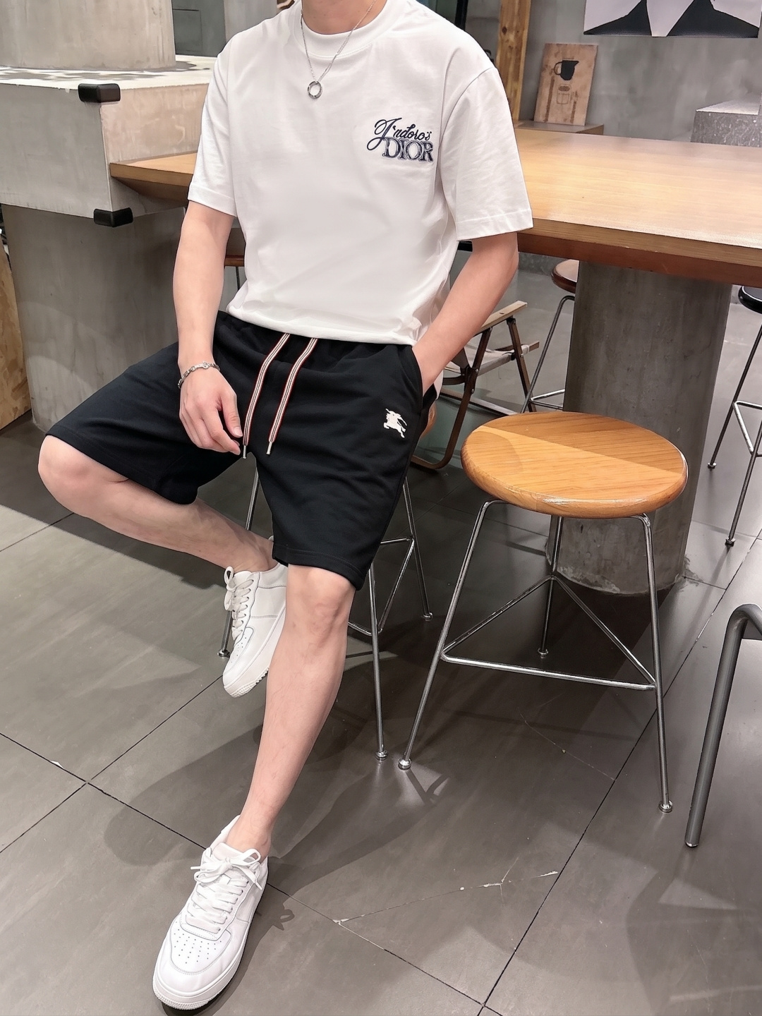 .  巴宝莉 2026春夏新款男士休闲宽松短裤 五分裤 高端货简洁时尚大方定制原版进口面料简洁利落又清爽品质做工细节精美