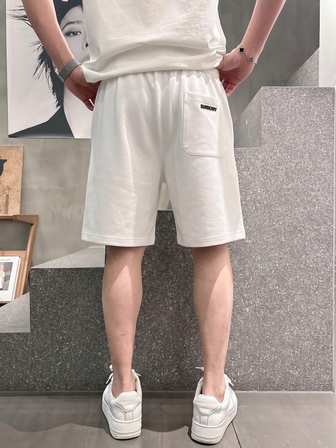 .  巴宝莉 2026春夏新款男士休闲宽松短裤 五分裤 高端货简洁时尚大方定制原版进口面料简洁利落又清爽品质做工细节精美