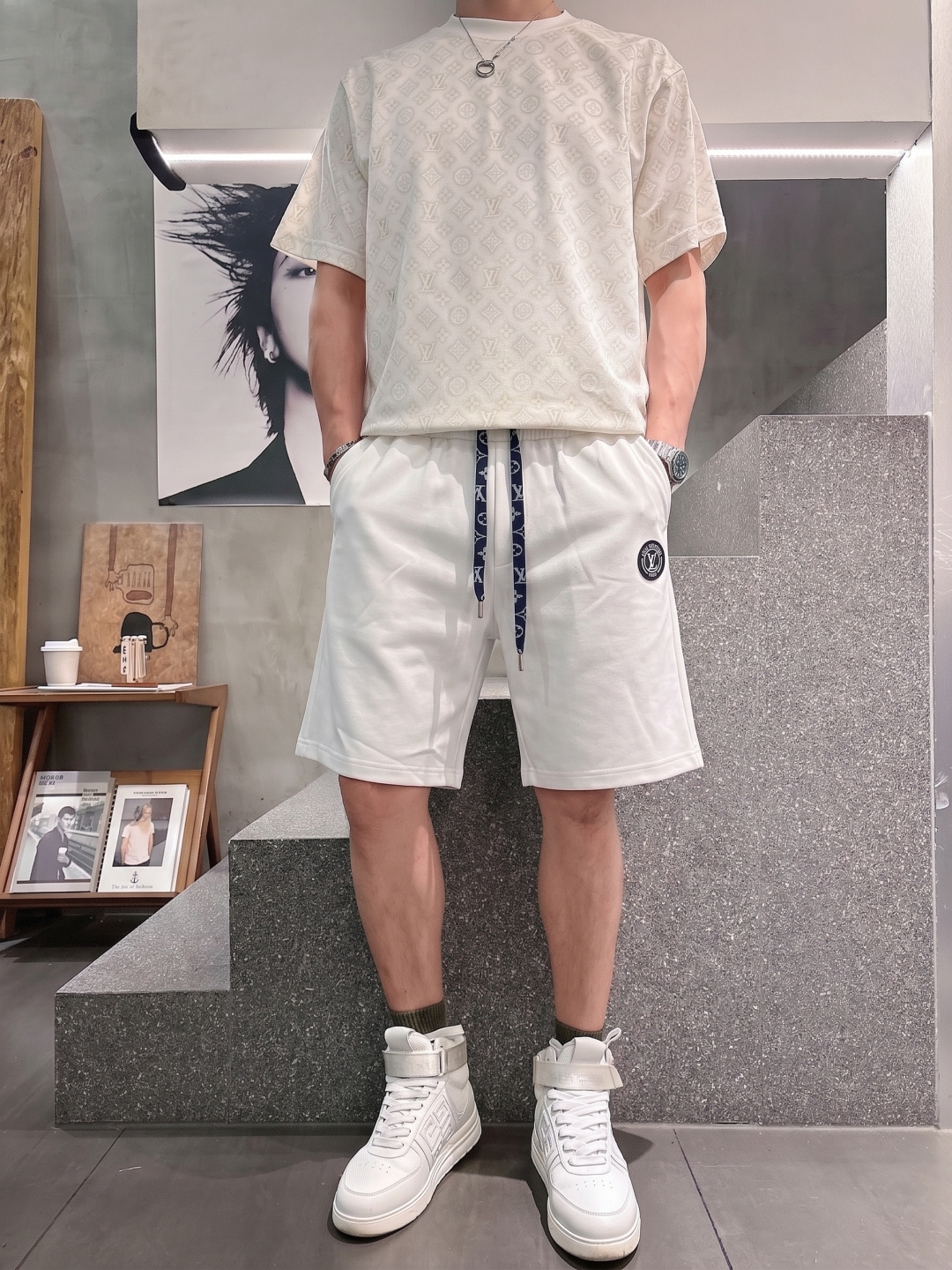 .  LV 2026春夏新款男士休闲宽松短裤 五分裤 高端货简洁时尚大方定制原版进口面料简洁利落又清爽品质做工细节精美简