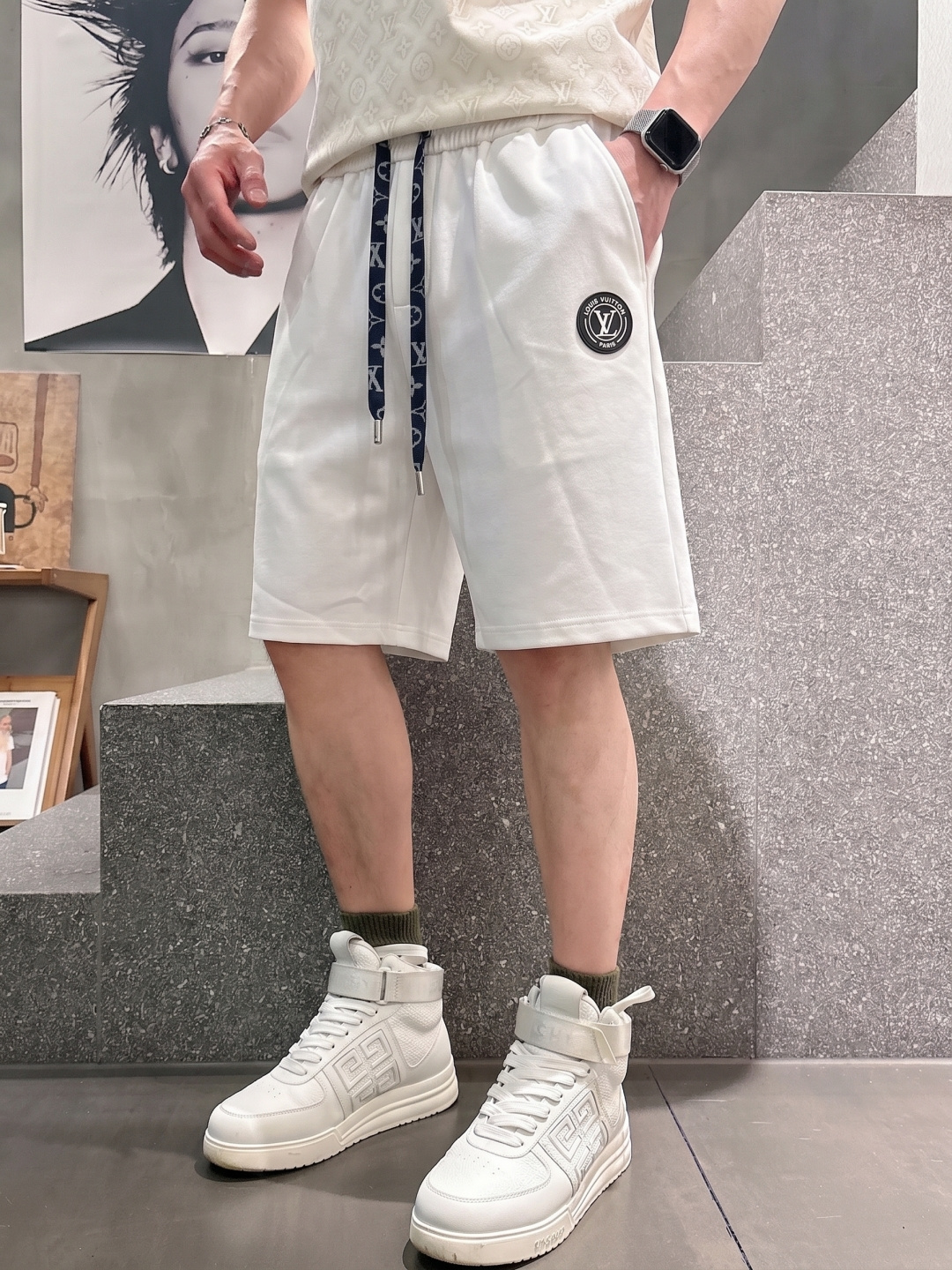 .  LV 2026春夏新款男士休闲宽松短裤 五分裤 高端货简洁时尚大方定制原版进口面料简洁利落又清爽品质做工细节精美简