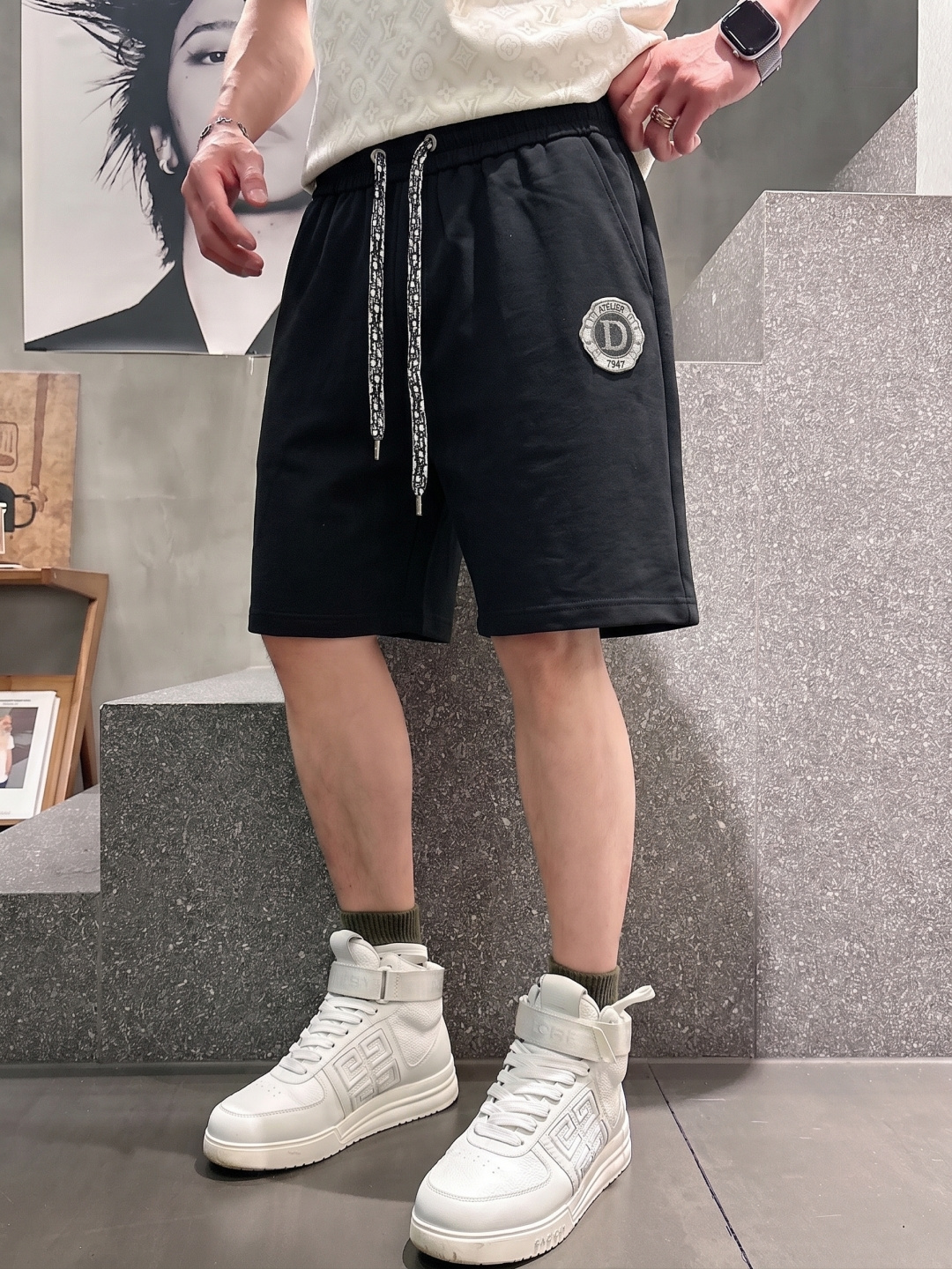 .  迪奥2026春夏新款男士休闲宽松短裤 五分裤 高端货简洁时尚大方定制原版进口面料简洁利落又清爽品质做工细节精美简约