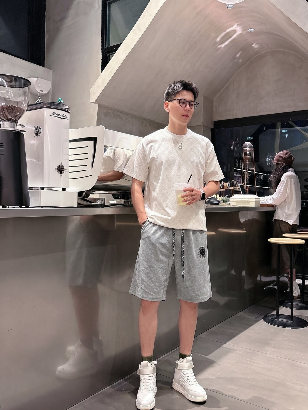 NO:849540,Dior's 2026 spring and summer new men's casual loose shorts, three-quarter pants, high-end goods, simple, fashionable and generous, customized original imported fabrics, simple and refreshing, high-quality workmanship details, exquisite, simple and generous, versatile style, elegant and handsome upper body, brand new sense of sight!  The appearance is incomparable, the details are in place, and the upper body is not picky!  Size M-3XL,,dior,shorts,19860909迪奥2026春夏新款男士休闲宽松短裤 五分裤 高端货简洁时尚大方定制原版进口面料简洁利落又清爽品质做工细节精美简约大方百搭款 上身优雅帅气,焕然一新的即视感！品相无敌,细节都很到位,上身不挑人！ 码数M-3XL,,dior,shorts,,Men's clothing