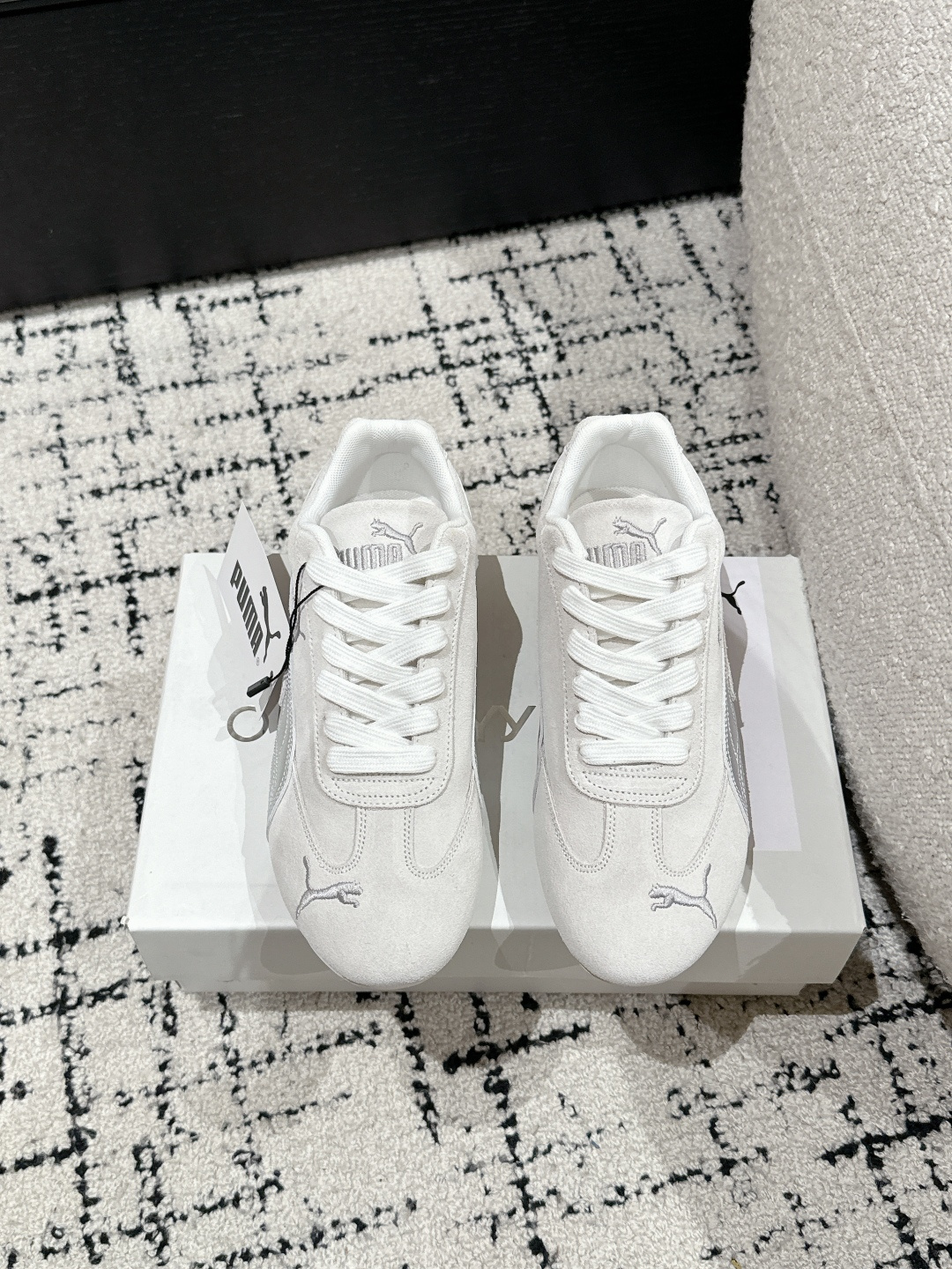 NO:130123,#Purchasing level Top version puma X openyy 25/ Spring Co-branded sneakers New colors are coming Retro beige Sakura pink I really recommend it!  !  The sisters are really popular in retro style this year. Seeing this pumaxopenyy beige design, this retro feel. The overall shoe is very textured. The overall shoe shape is very retro, and the design of the flip tongue is even more classic. The whole retro feel is more intense. The footing effect is fabric: original custom ox back velvet inner: original breathable net outsole: original anti-slip rubber outsole Size: #35-39, casual shoes/sports shoes, sneakers19860909#代购级 顶级版本 puma X openyy 25/ 春季 联名运动鞋 新色来袭 复古米色 樱花粉色 我真的好推荐啊！！姐妹们今年复古风真的好火的 看到这pumaxopenyy米色这设计这复古的感觉的 鞋子整体非常有质感整体的鞋型非常的复古,翻盖鞋舌的设计更是经典.让你一整个复古的感觉更加浓郁 上脚效果 面料: 原版定制牛反绒 内里: 原版透气网 大底: 原版防滑橡胶大底 Size: #35-39,休闲鞋/运动鞋,sneakers,Women's Shoes