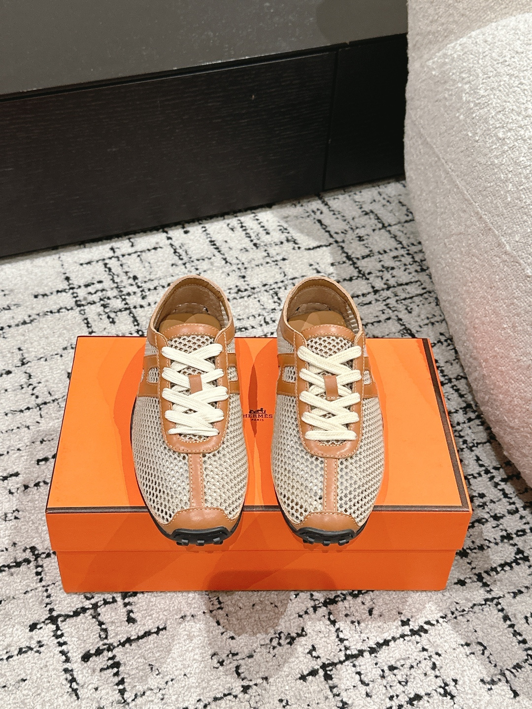 NO:234705,Hermes H Home 25/New mesh Mary Jane Casual shoes The fashionable ugly shoes, the feet are really not ugly, they are fashionable when worn, the feet feel very comfortable and light, classic sports style   mesh color design, ugly and durable. Original custom-made top layer cowhide mesh inner original custom sheepskin, original open mold-on-slip sole Size#35-41 (40.41 custom-made, no return or exchange), Mary Jane, hermes, hermes, mary jane, cowhide, sheepskin19860909Hermes爱马仕H家 25/新款网面 玛丽珍 休闲鞋 丑鞋的时髦 ,上脚真心不丑,穿上就是时髦人儿,脚感非常舒服又轻便,经典运动风格 网面色设计,丑的耐看 面料原版定制头层牛皮网布 内里原版定制羊皮 大底原版开模防滑大底 Size#35-41（40.41订做不退换）,玛丽珍,hermes,hermes,mary jane,cowhide,sheepskin,Women's Shoes