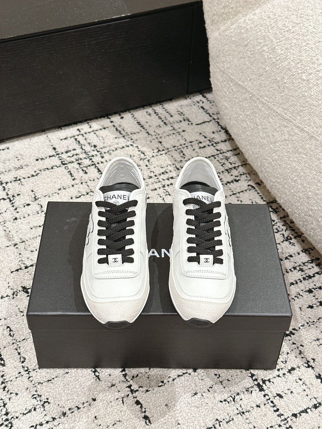 NO:166478,#Top version CHANEL Chanel 25/ New panda shoes casual shoes counter synchronization counter is very popular, a very difficult to buy shoe The most popular thick-soled panda shoes on the entire network, you can imagine that Xiaoxiangguan cannot miss appearance and comfort. Simple and versatile white shoes. Super versatile, close your eyes and whoever wears them looks good. Imported calfskin/imported suede in the upper, imported sheepskin, outsole TPU original outsole Size#35-40 (40 custom made, no return or exchange), casual shoes/sports shoes, chanel, chanel, sneakers, cowhide, sheepskin, chamois leather19860909#顶级版本 CHANEL香奈儿 25/ 新款熊猫 板鞋 休闲鞋 专柜同步 专柜非常火爆 非常难买的一款鞋 全网最火的厚底熊猫鞋 ,可想而知小香控不可错过的 颜值与舒适并存的 简约百搭小白鞋 超级百搭,闭眼入 谁穿谁好看  鞋面进口小牛皮/进口麂皮 内里进口羊皮里 大底TPU原版大底 Size#35-40（40订做不退换）,休闲鞋/运动鞋,chanel,chanel,sneakers,cowhide,sheepskin,chamois leather,Women's Shoes