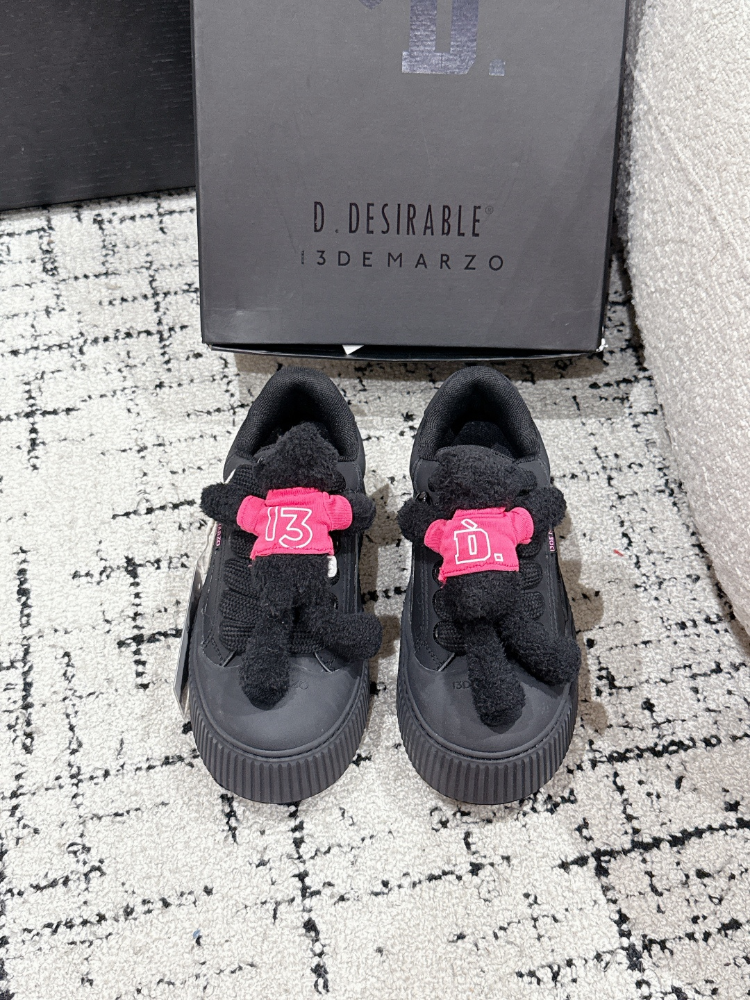 NO:166469,13DE MARZO Niche Trendy Brand 25/ New Three-dimensional Dolls Cookies Dissolved Shoes Casual Shoes Three-dimensional Bear Doll Dissolved Shoes This pair of shoes adopts a unique dissolving design, making every step full of fun. The three-dimensional design of the Bear Doll makes this pair of shoes stand out from the crowd and become the most beautiful cub on the street. The foamed big-toe sole is soft and cute. Super light. A must-have artifact for beauty. The upper is original top layer cowhide inner original breathable Monica mesh. Heel height 4cm. The sole is original open molded rubber outsole. Size35-40 (40 custom made without return or exchange), casual shoes/sneakers, cowhide1986090913DE MARZO 小众潮牌 25/ 新款 立体玩偶 饼干 溶解鞋 休闲鞋 立体小熊玩偶溶解鞋 这双鞋采用独特溶解设计 让每一步都充满趣味 小熊玩偶的立体设计 让这双鞋在人群中脱颖而出 成为街头最靓的崽 发泡大头鞋底软萌可爱 超级轻盈 美女必备神器 鞋面原版头层牛皮 内里原版透气莫尼卡网纱 跟高4cm 鞋底原版开模橡胶大底 Size35-40（40定做不退换）,休闲鞋/运动鞋,sneakers,cowhide,Women's Shoes