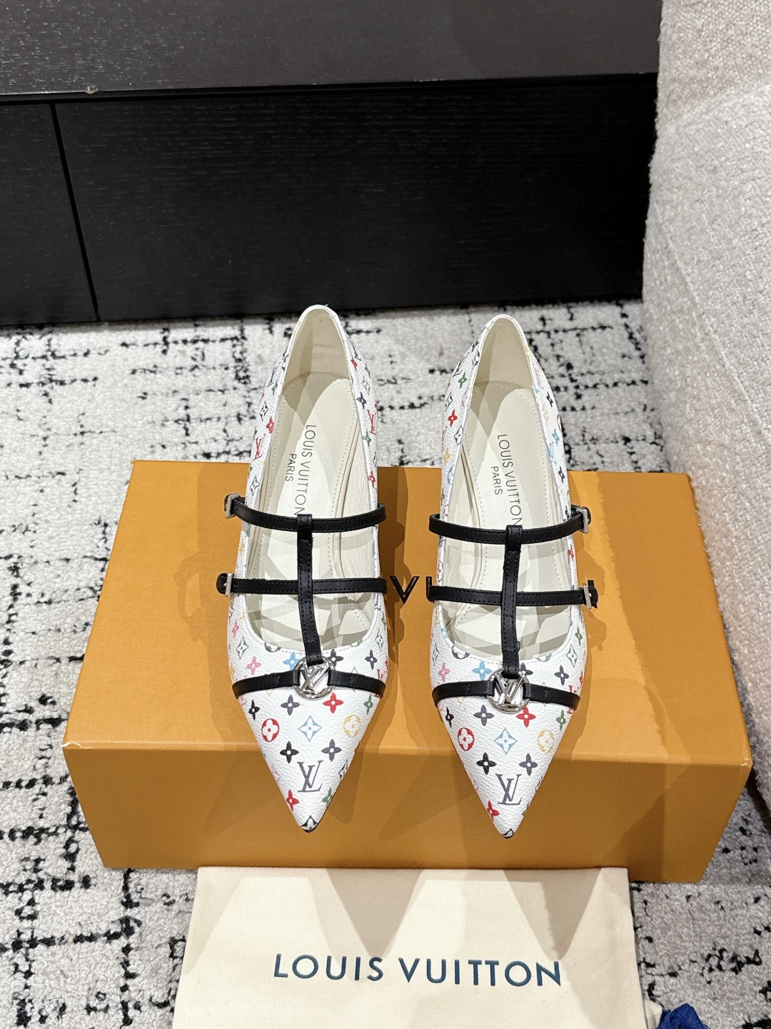 NO:234682,#Top version Louis Vuitton 25/ Spring and summer pointy high heels. The small pointed toe of the eagle beak and a hollow leather small square buckle can be adjusted and elastic. The Lv hardware 