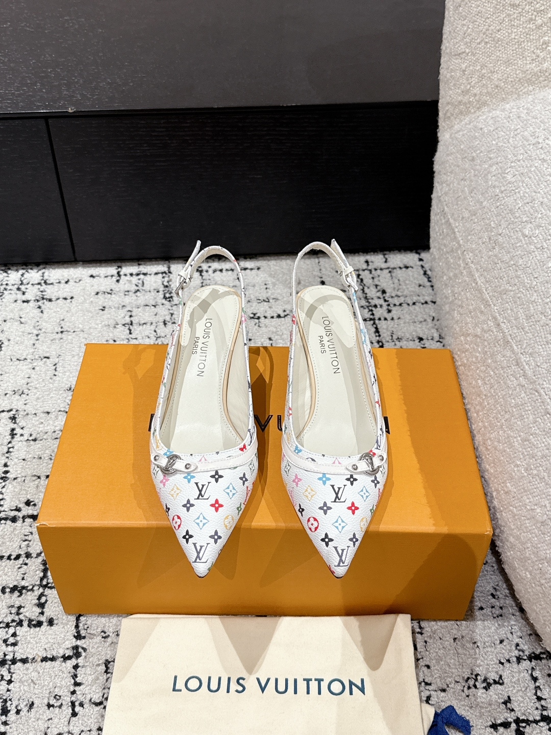 NO:233857,#Top version Louis Vuitton 25/ Spring and summer pointy high heels. The small pointed toe of the eagle beak and a hollow leather small square buckle can be adjusted and elastic. The Lv hardware 