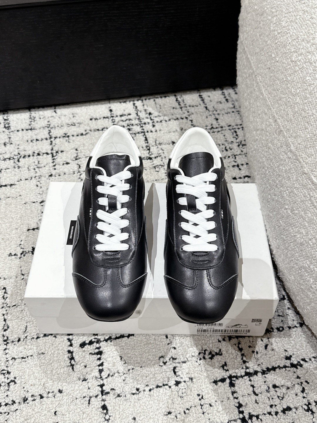 NO:233837,IMMIHEXAGON niche trendy brand 25/early spring new style retro flat forrest, forrest, German training shoes, macaron color. The eyes lit up again and again. The purple with a super high voice. It comes with bright colored shoelaces. The sole is made of the outdoor brand Vibram sports sole. It has enough grip and is super comfortable!  The upper is made of original imported cowhide/Niujing Neil sheepskin sole original rubber outsole Size#35-41 (40.41 custom made without return or exchange), casual shoes/sports shoes, sneakers, cowhide, sheepskin19860909IMMIHEXAGON小众潮牌 25/早春 新款 复古平底 阿甘鞋 德训鞋 马卡龙色系. 眼前一亮又一亮. 呼声超超超级高的紫色.自带亮组彩色鞋带 鞋底是用了户外品牌Vibram的运动鞋底. 抓地力很足 超舒服！ 鞋面采用原版进口牛皮/牛京 内里羊皮 鞋底原版橡胶大底 Size#35-41（40.41定做不退换）,休闲鞋/运动鞋,sneakers,cowhide,sheepskin,Women's Shoes