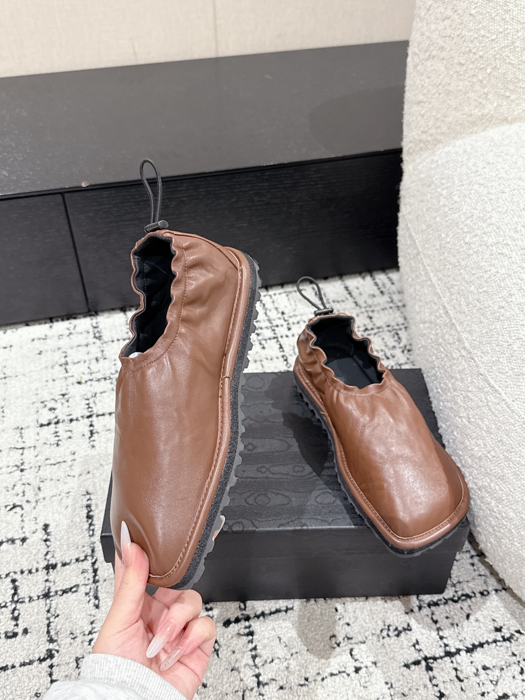 Luxurious Leopard Shoes in Original Wool Fabric by Dries Van Nooten - 图片 4