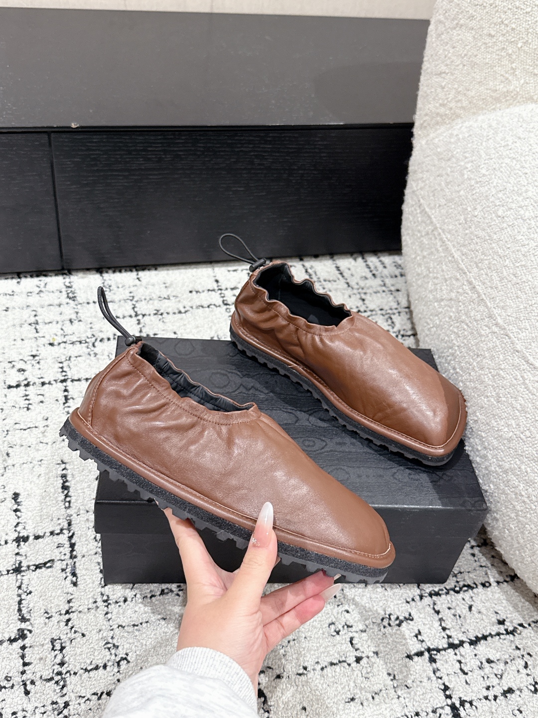 Luxurious Leopard Shoes in Original Wool Fabric by Dries Van Nooten - 图片 5