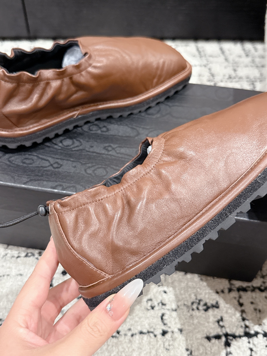 Luxurious Leopard Shoes in Original Wool Fabric by Dries Van Nooten - 图片 8
